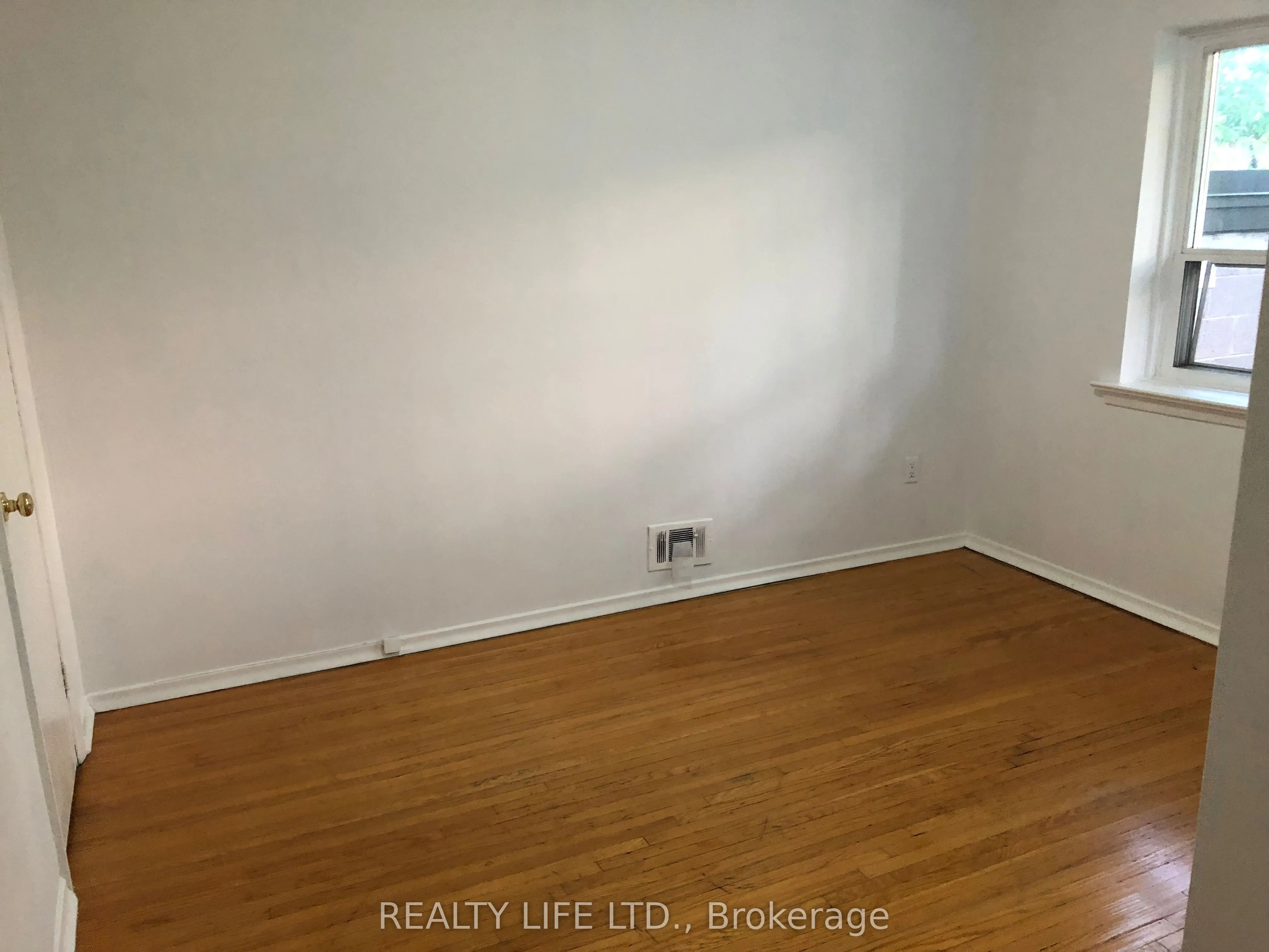 54 Garside Crescent