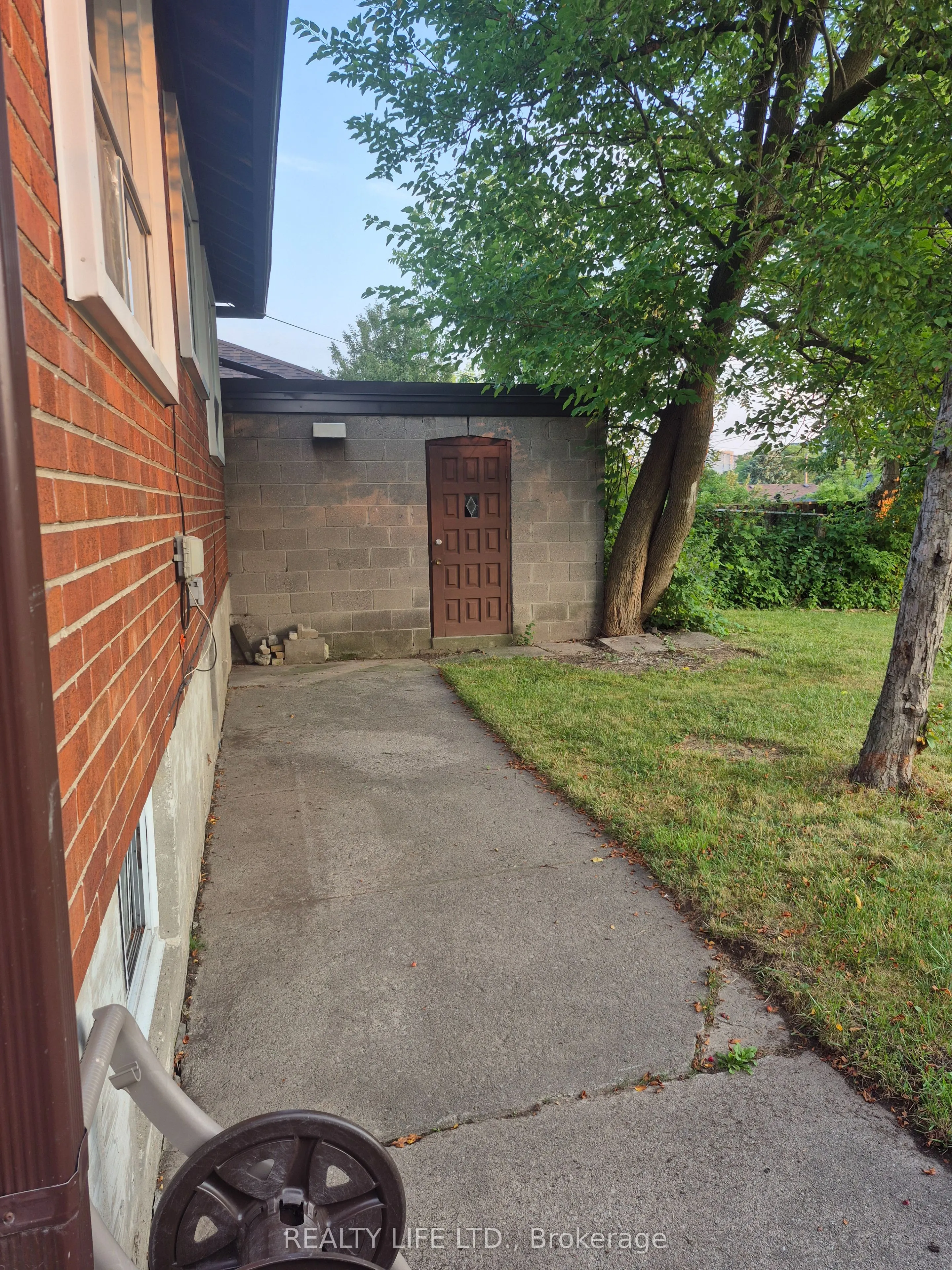 54 Garside Crescent