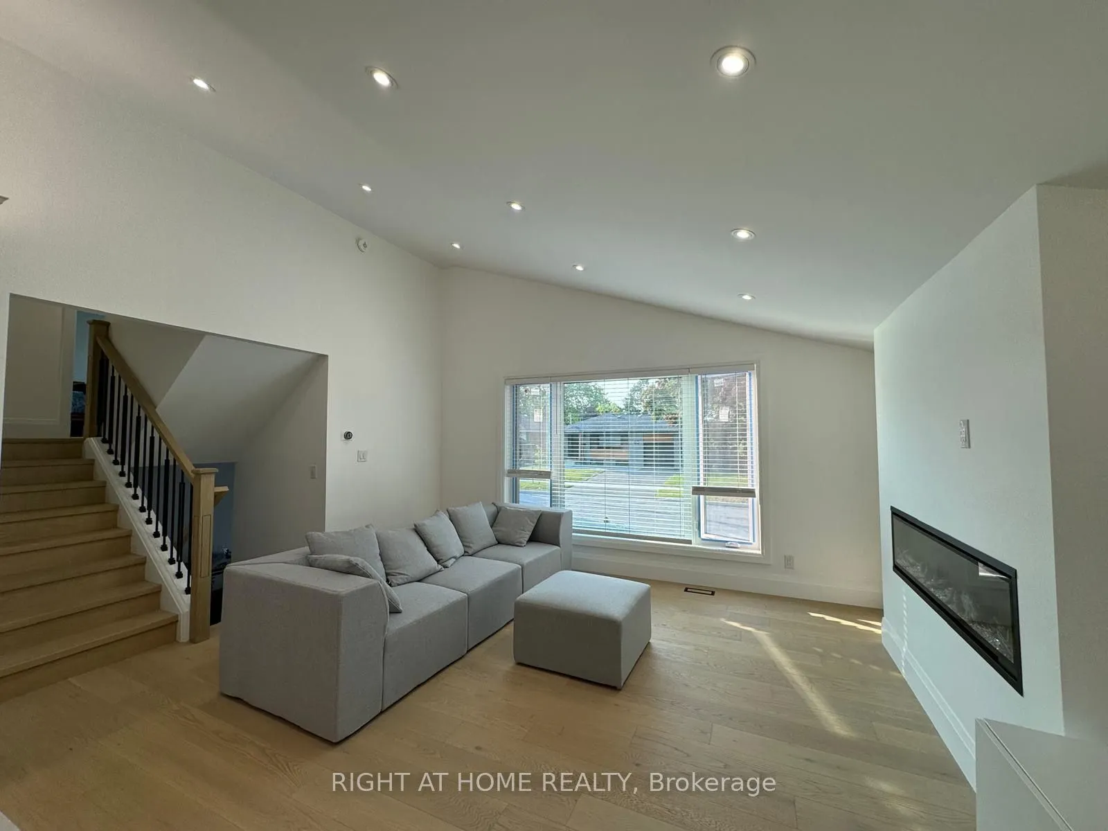 52 Sedgebrook Crescent