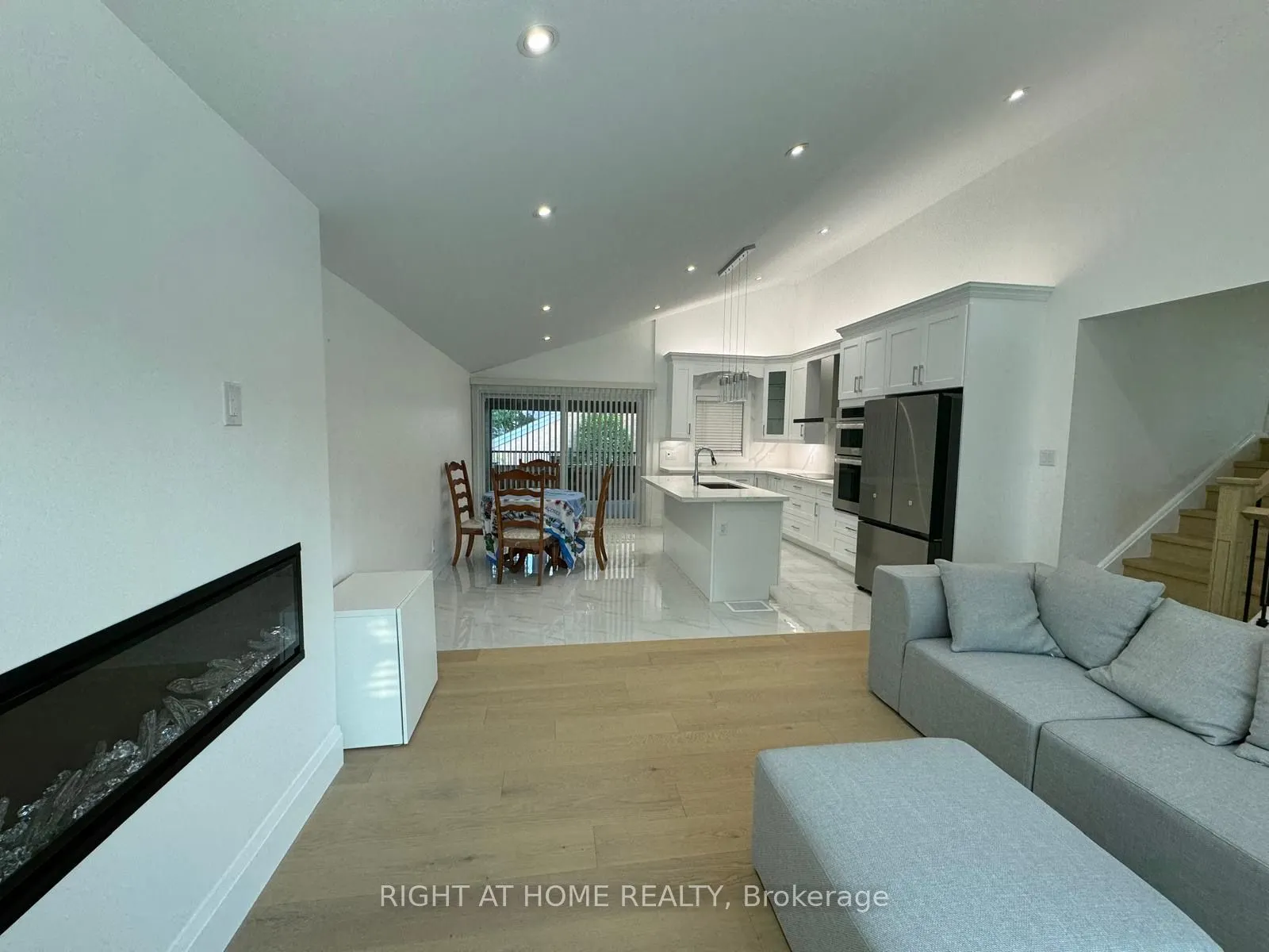 52 Sedgebrook Crescent