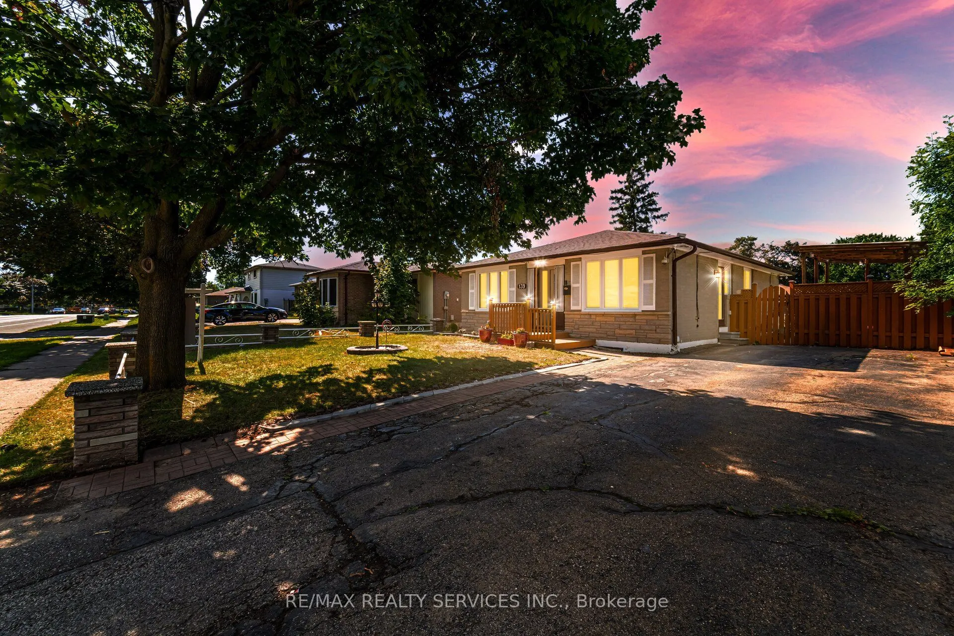 139 Rutherford Road N