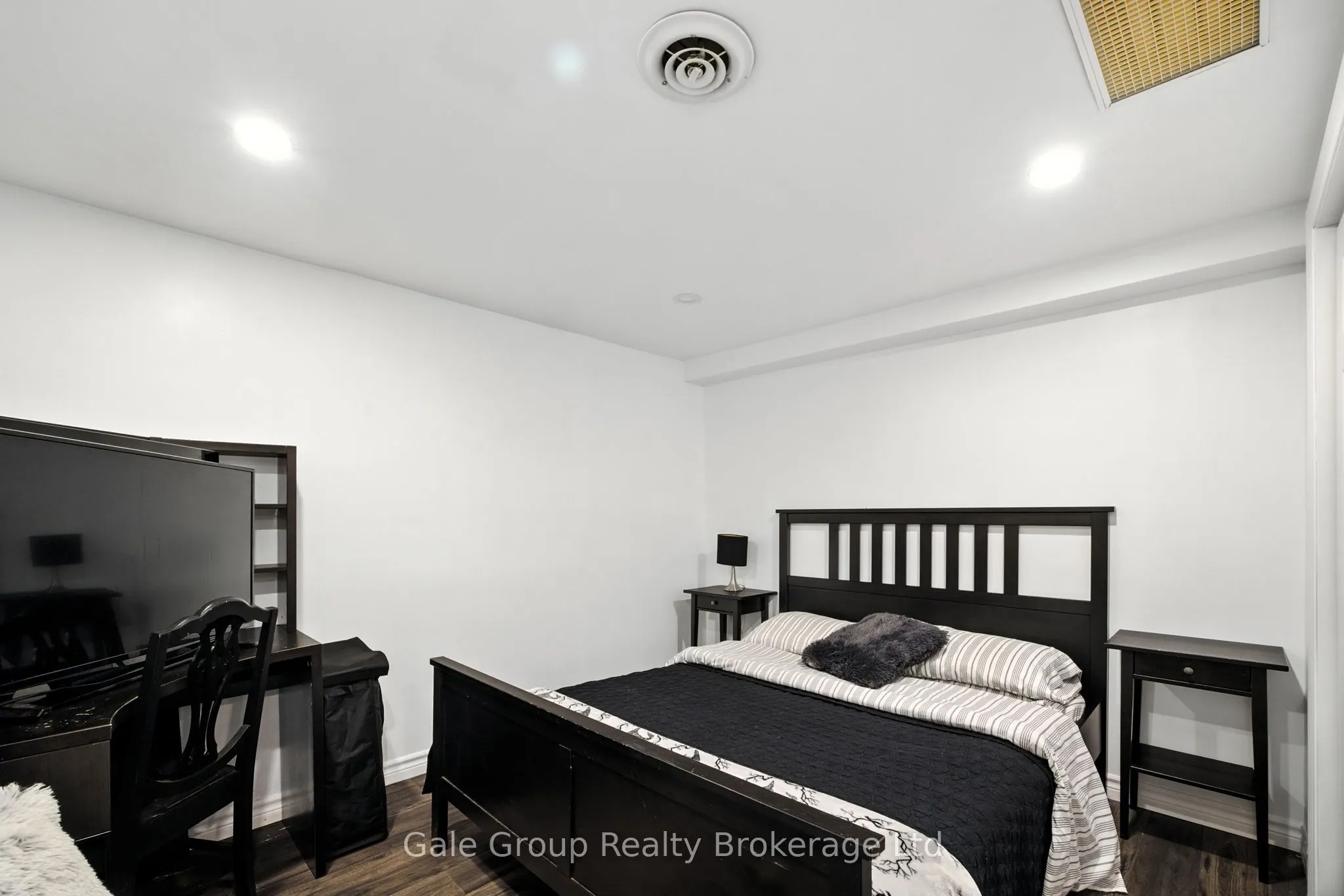 42 Moultrey Crescent
