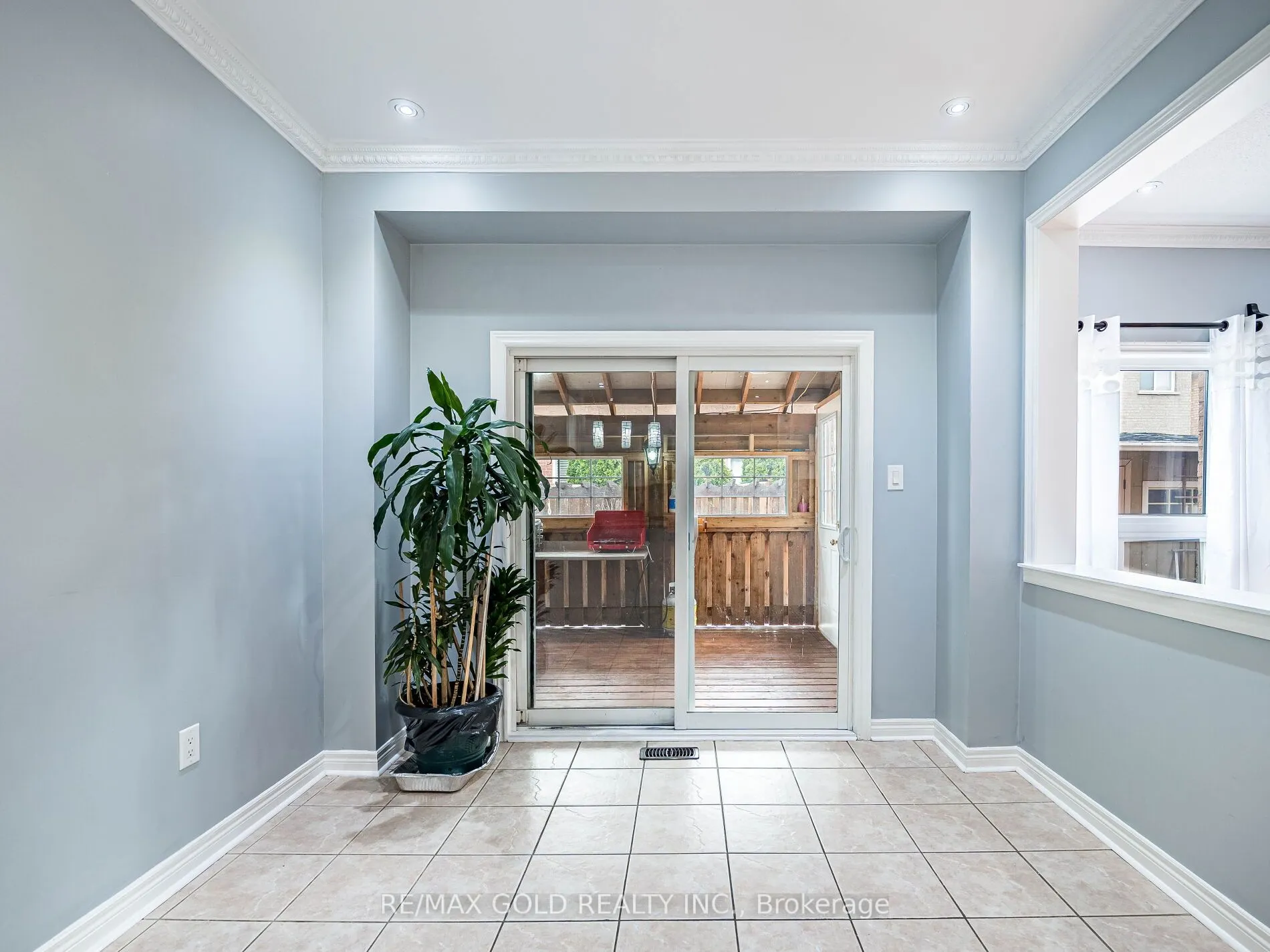 37 Alice Springs Crescent