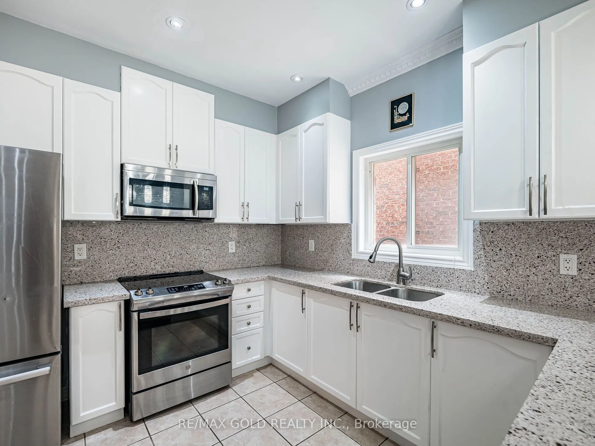 37 Alice Springs Crescent