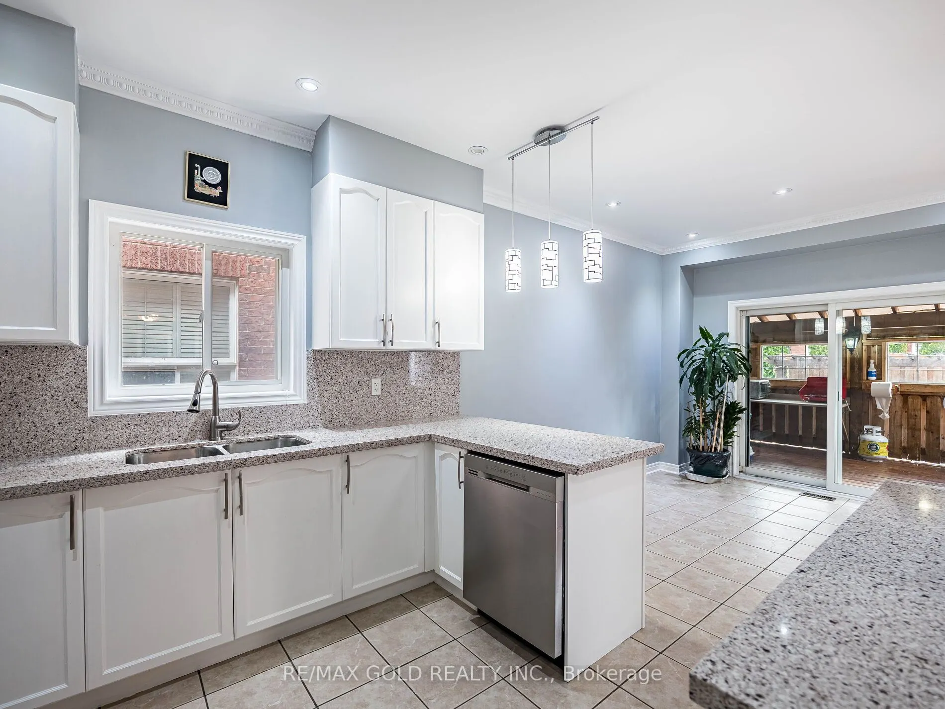 37 Alice Springs Crescent