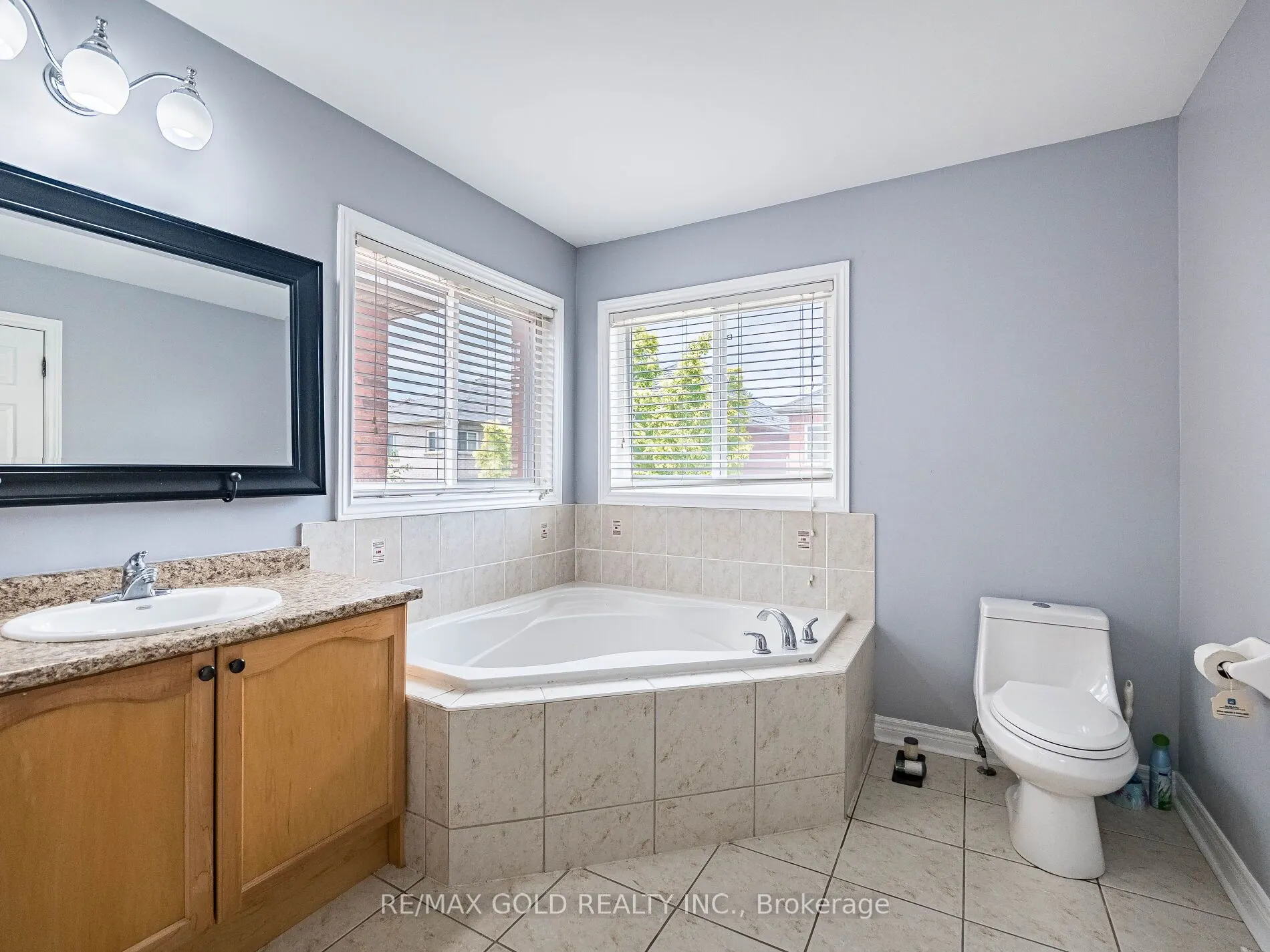 37 Alice Springs Crescent