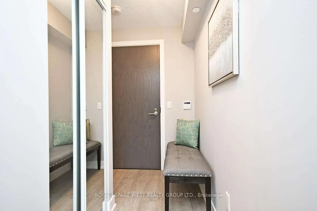 7 Mabelle Avenue, #1605