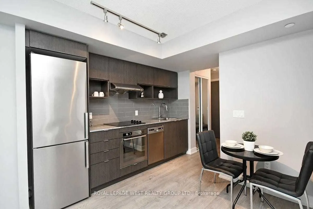 7 Mabelle Avenue, #1605