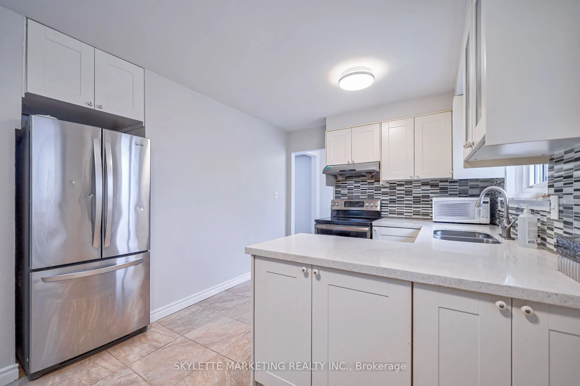 3425 Oakglade Crescent