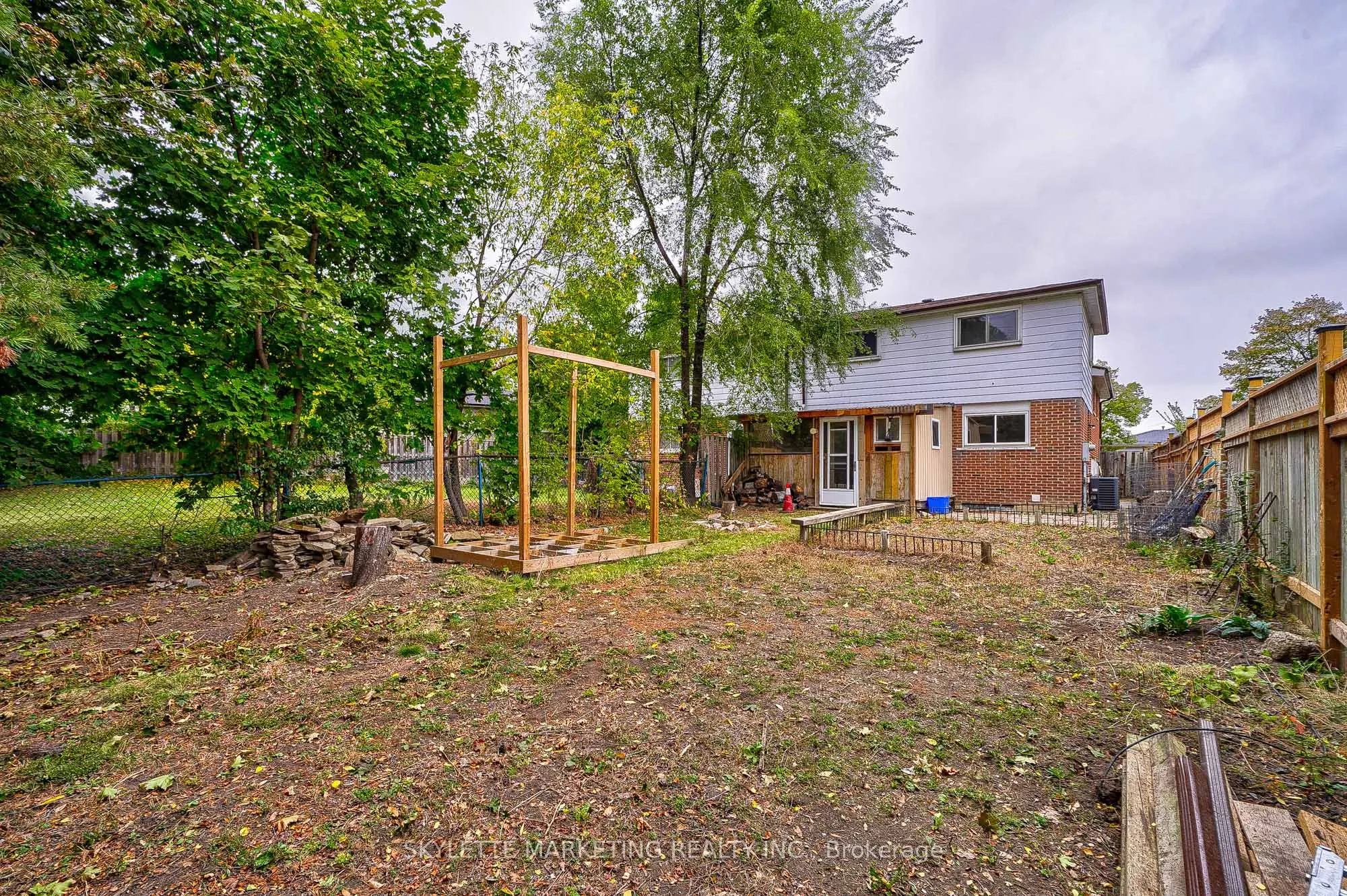 3425 Oakglade Crescent