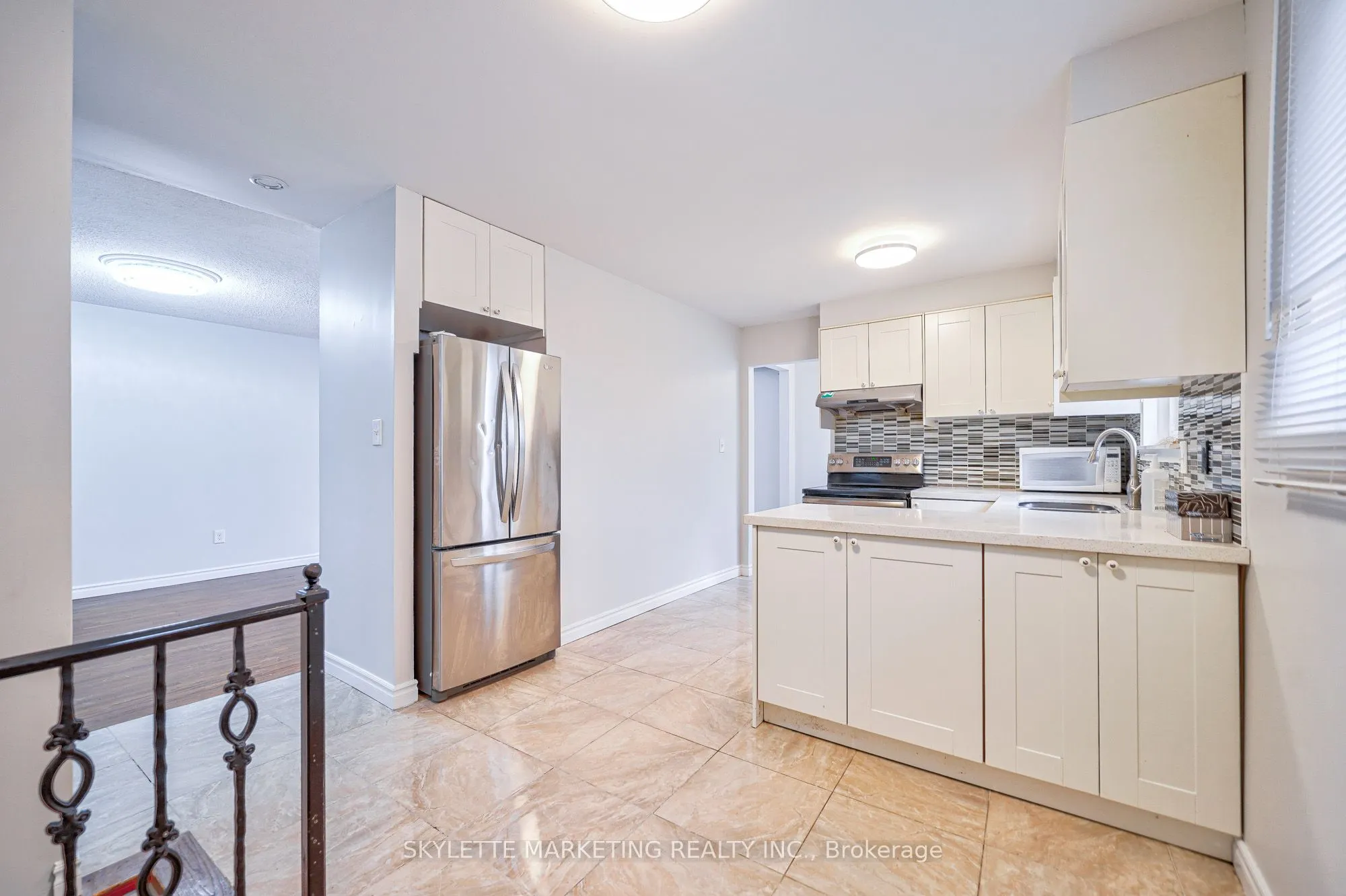 3425 Oakglade Crescent