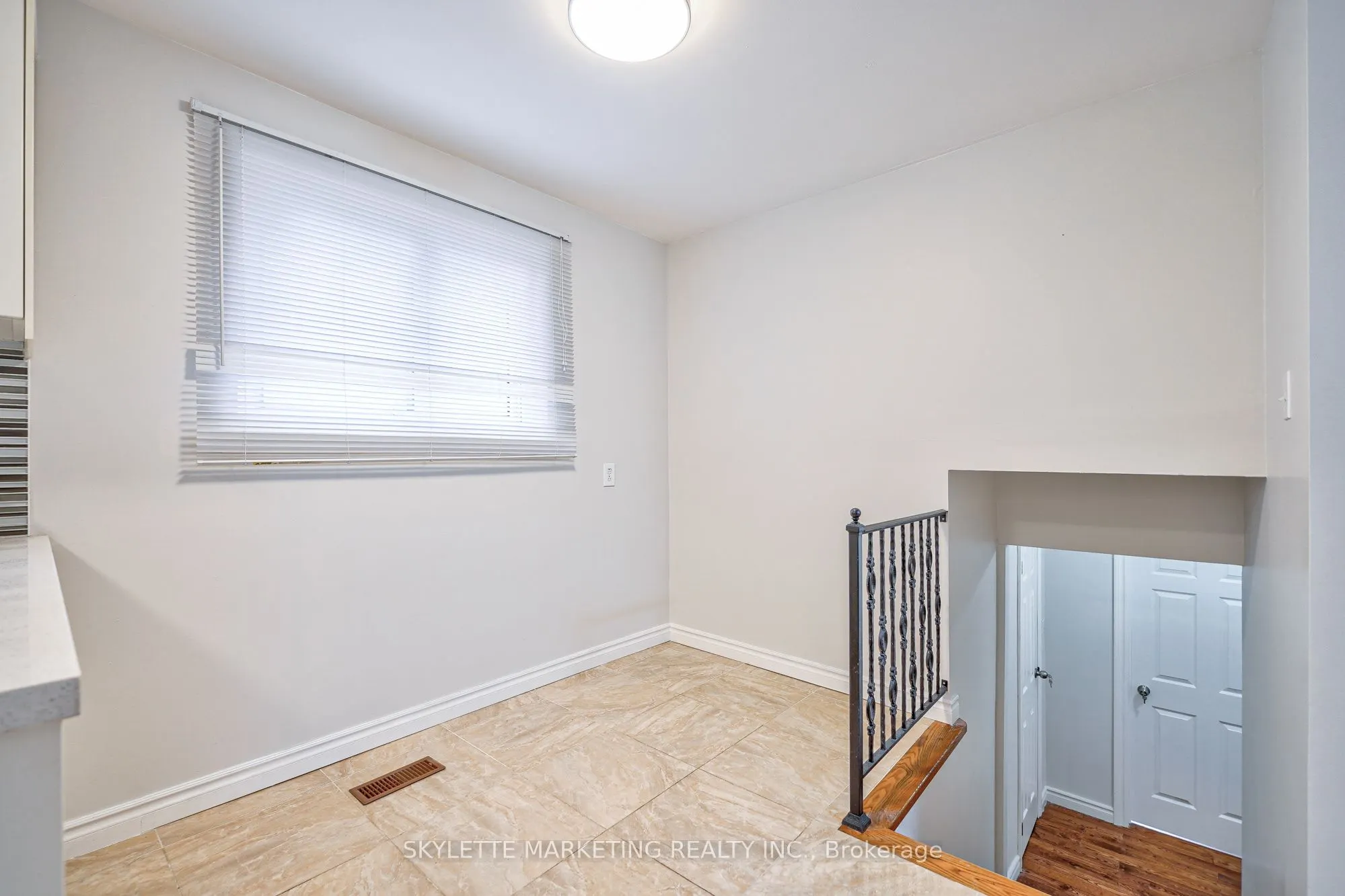 3425 Oakglade Crescent