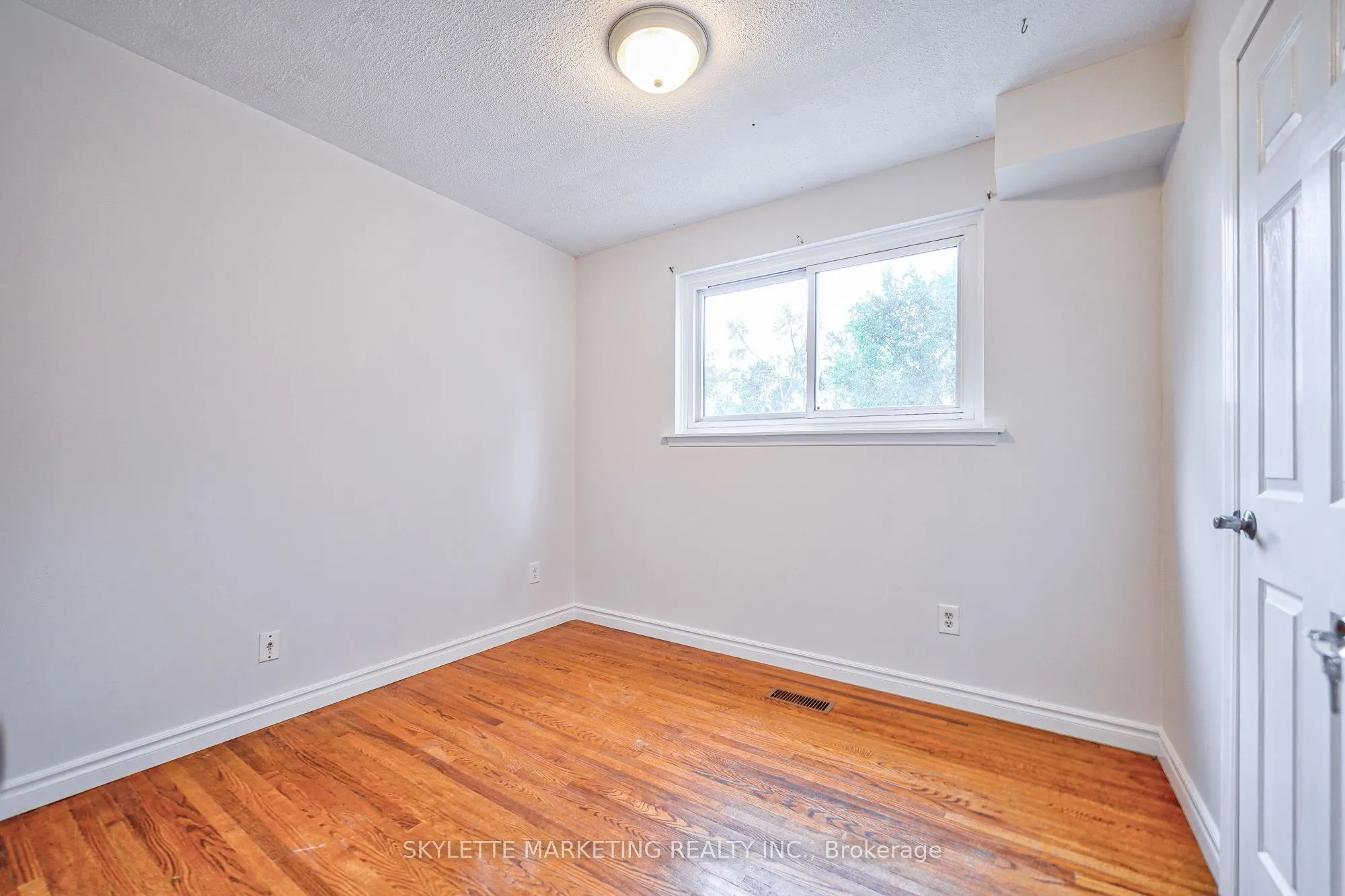 3425 Oakglade Crescent
