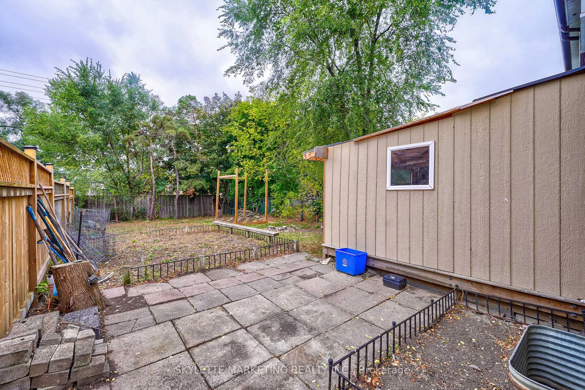 3425 Oakglade Crescent