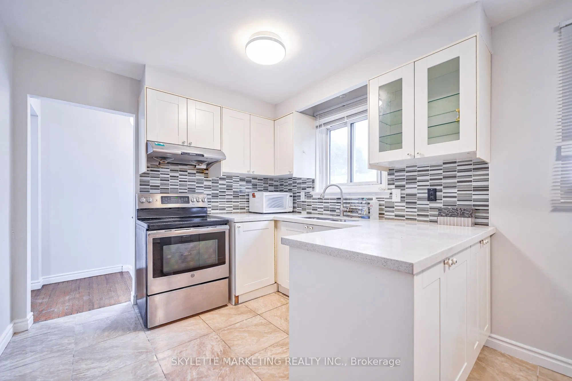 3425 Oakglade Crescent