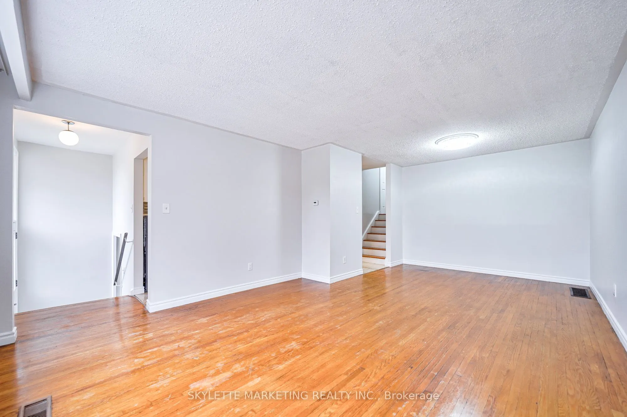3425 Oakglade Crescent