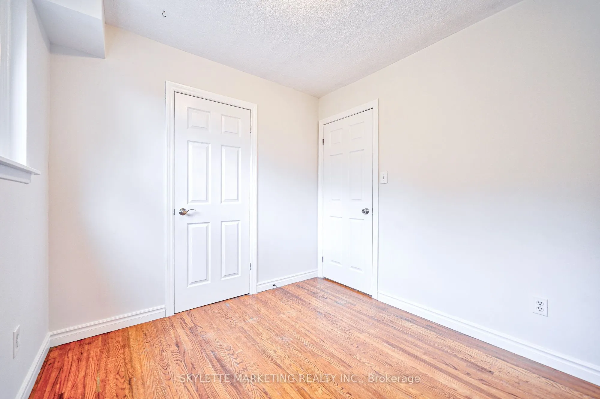3425 Oakglade Crescent