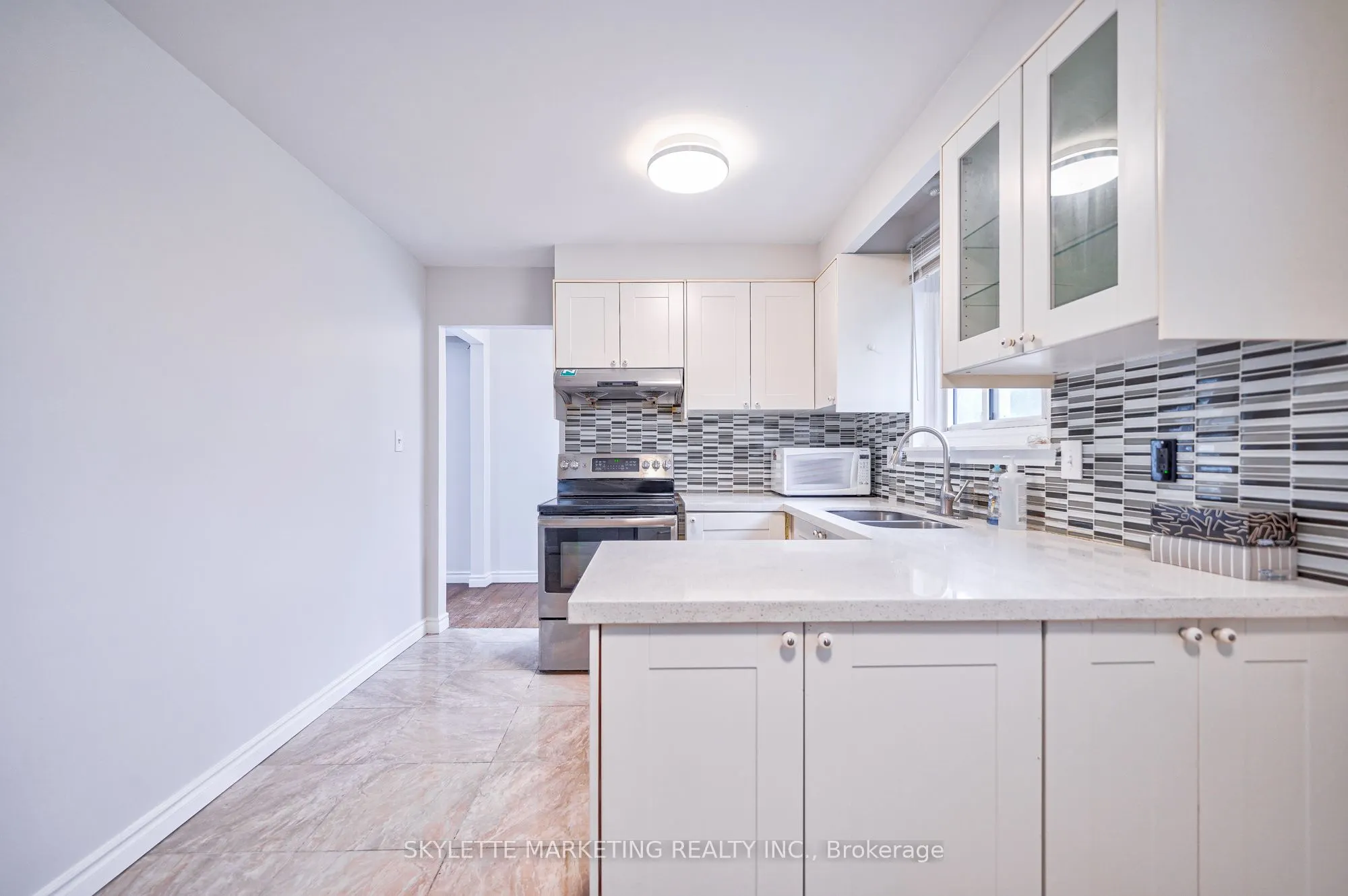 3425 Oakglade Crescent