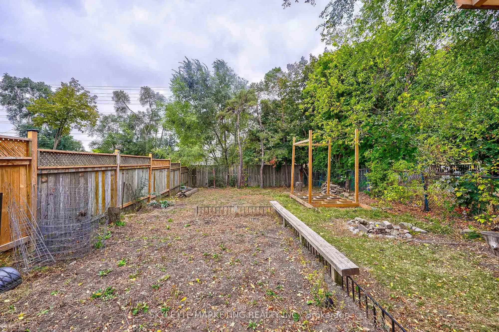 3425 Oakglade Crescent