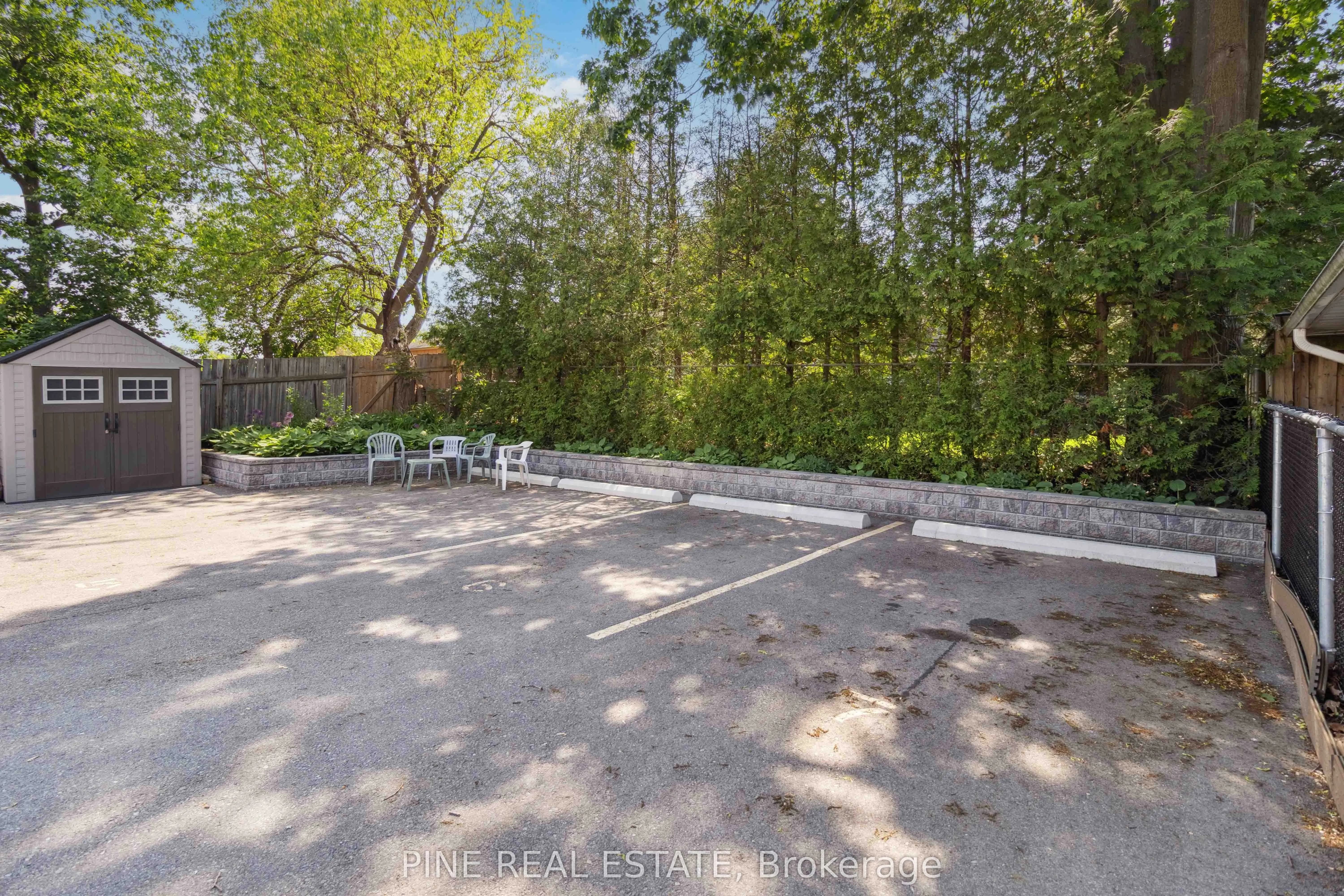 19 Queen Street W, #3
