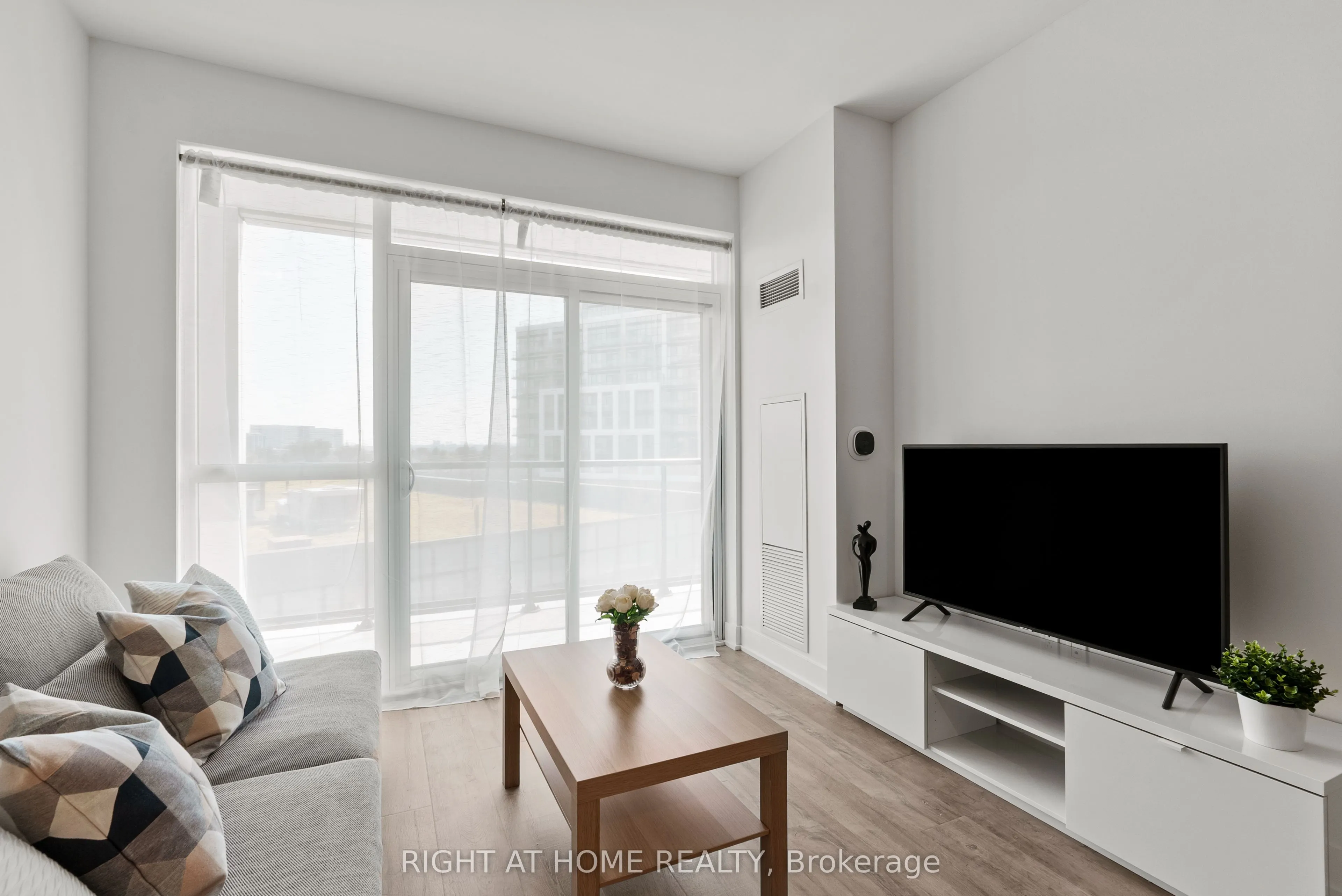 60 George Butchart Drive, #509