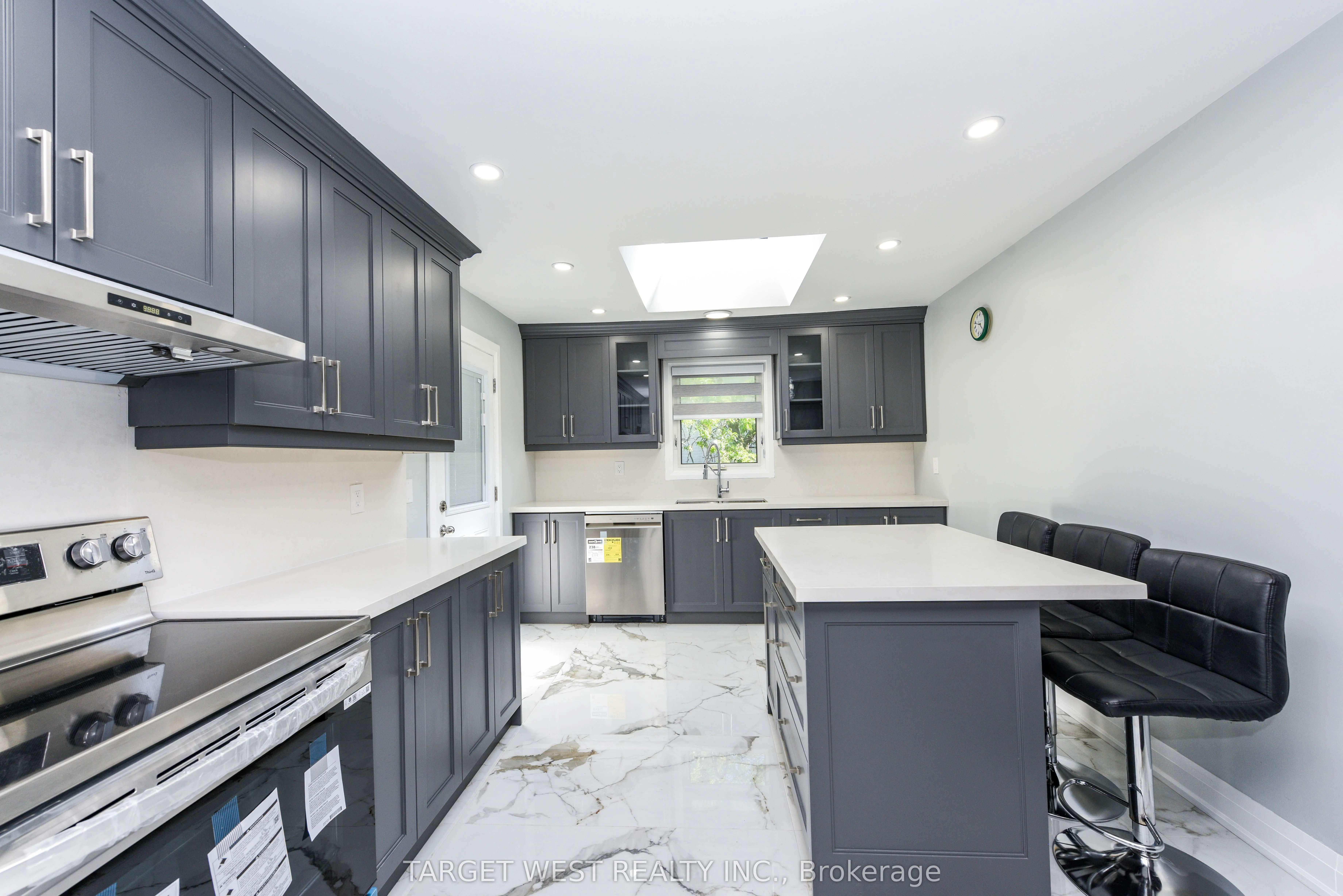 1263 Crestdale Road
