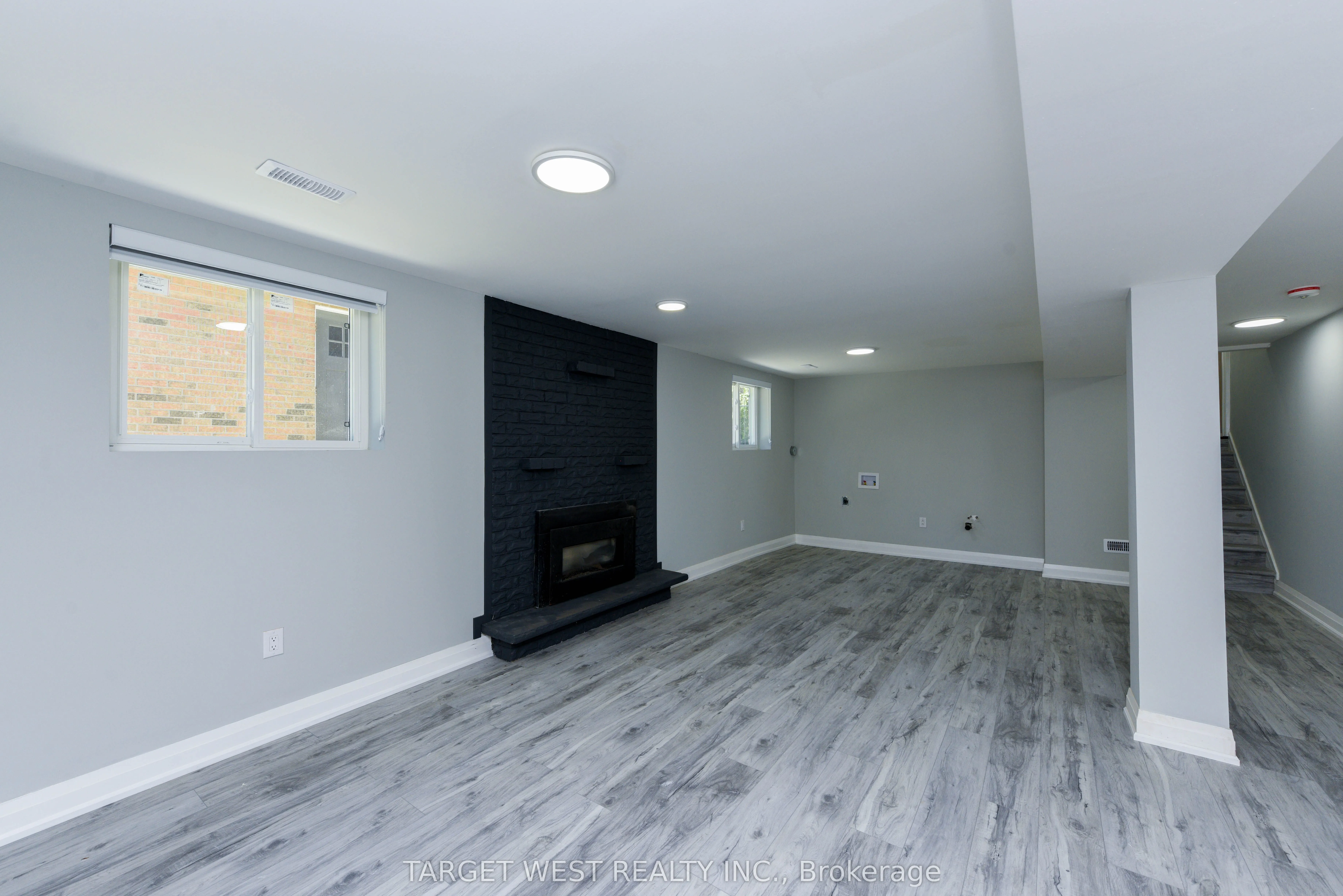 1263 Crestdale Road
