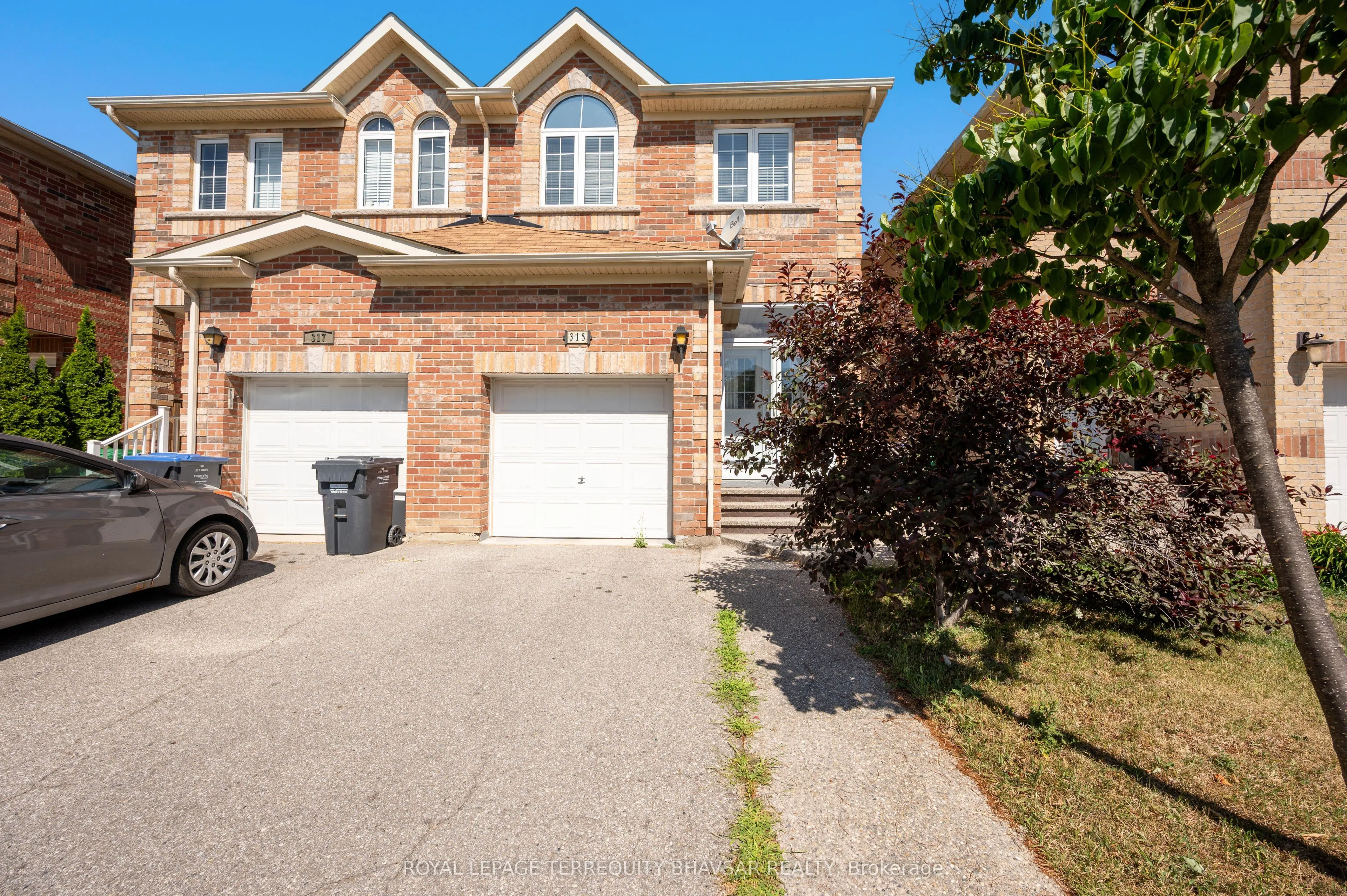 315 Comiskey Crescent