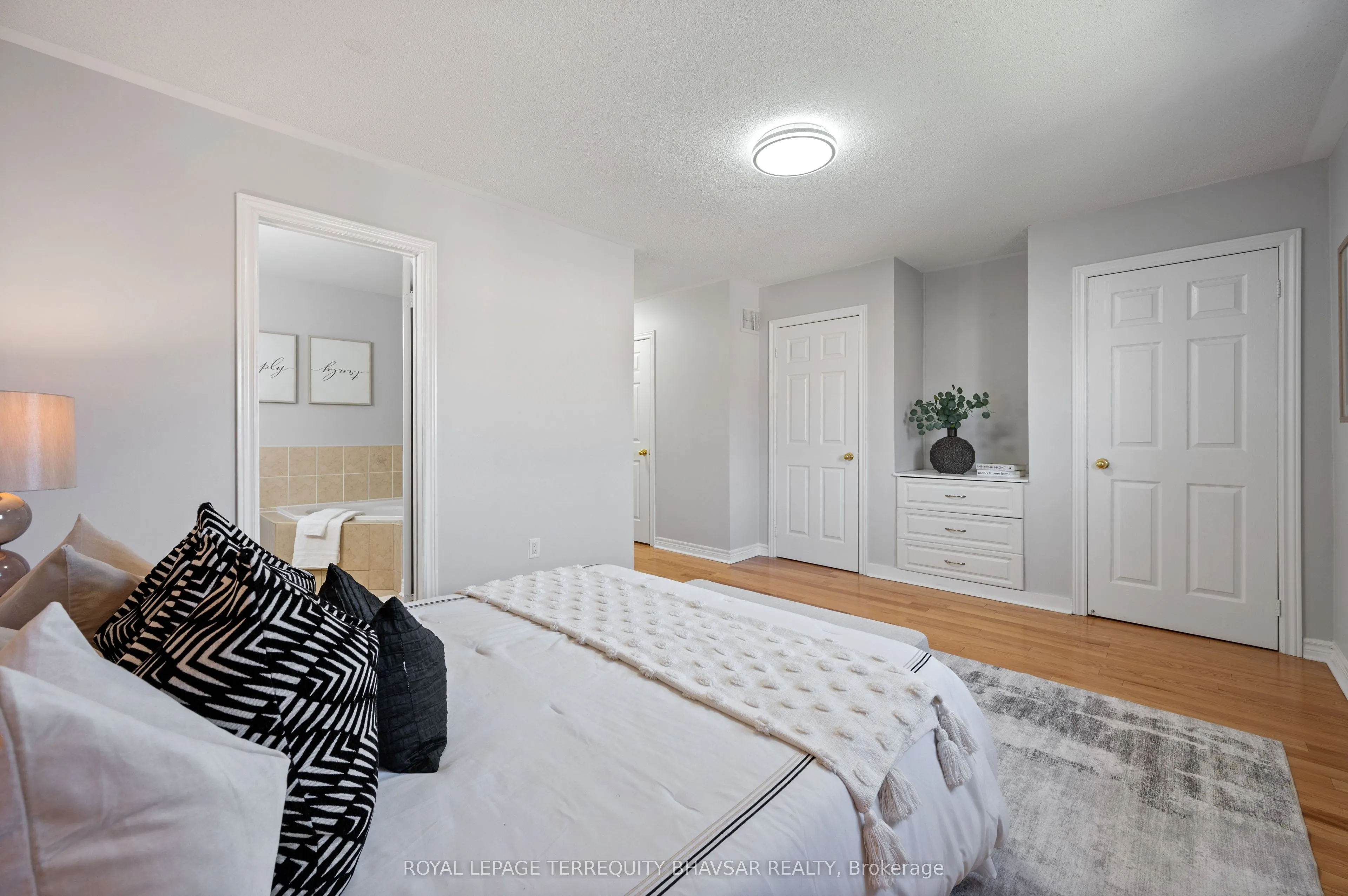 315 Comiskey Crescent