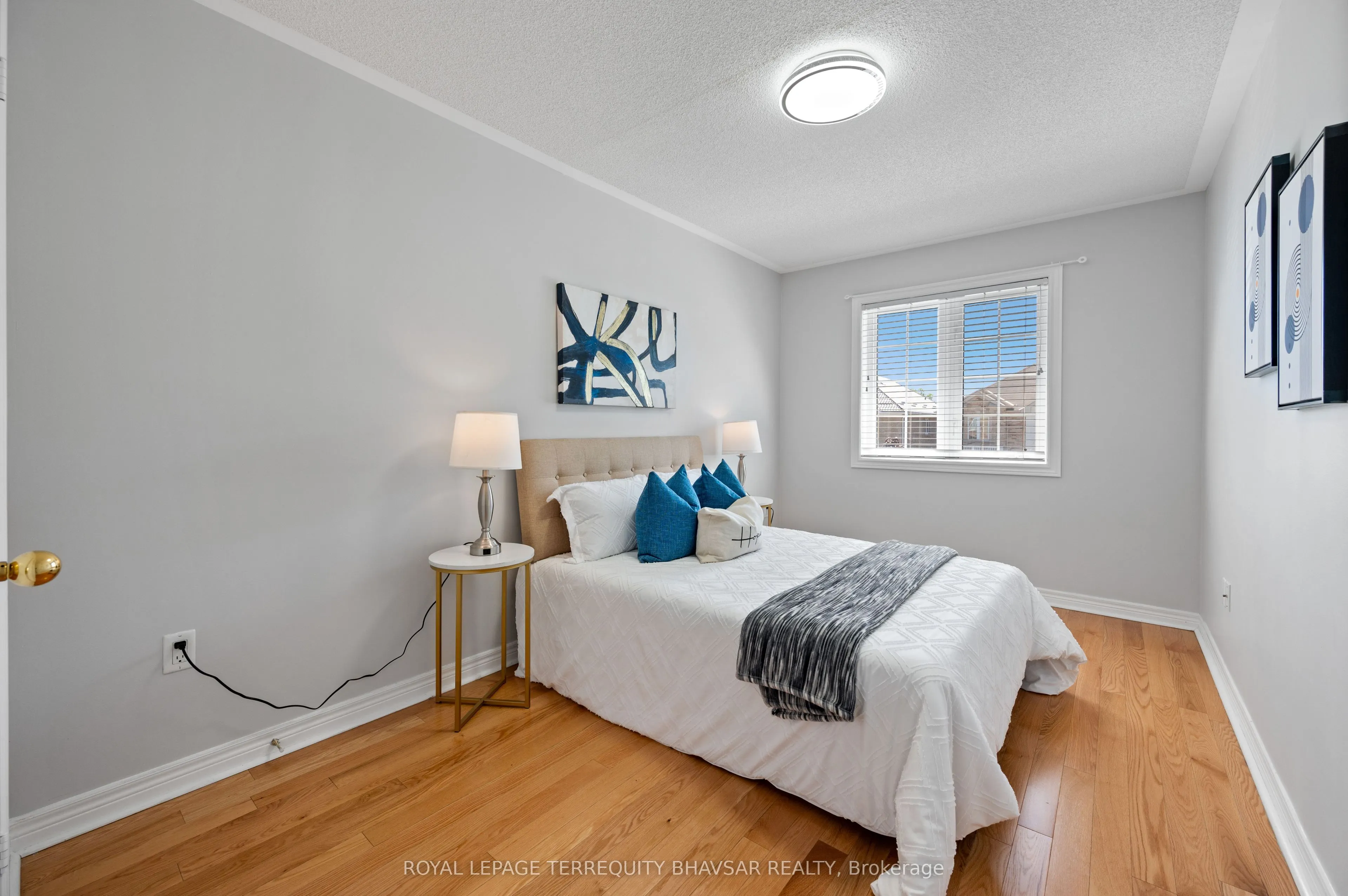315 Comiskey Crescent