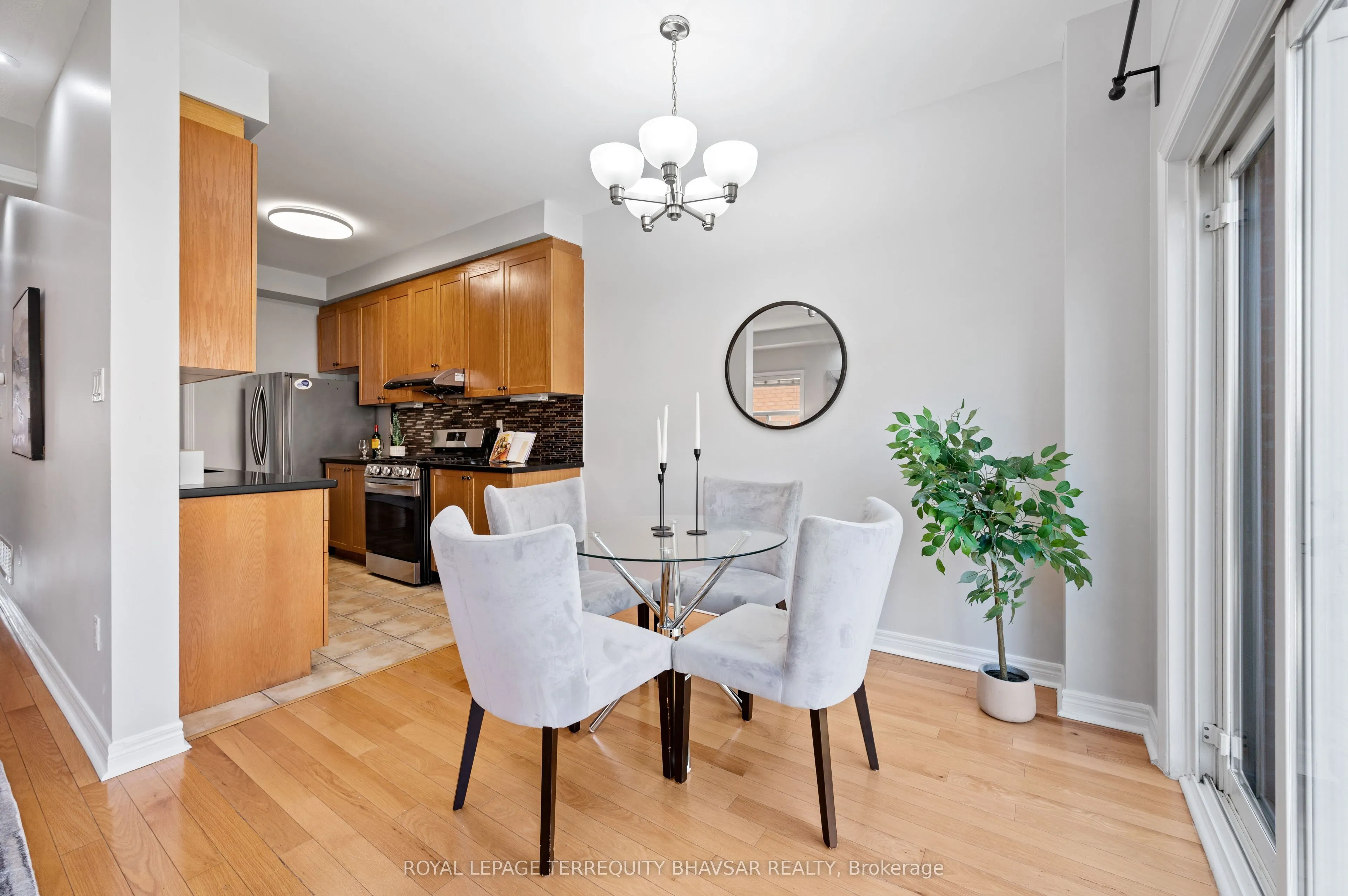 315 Comiskey Crescent