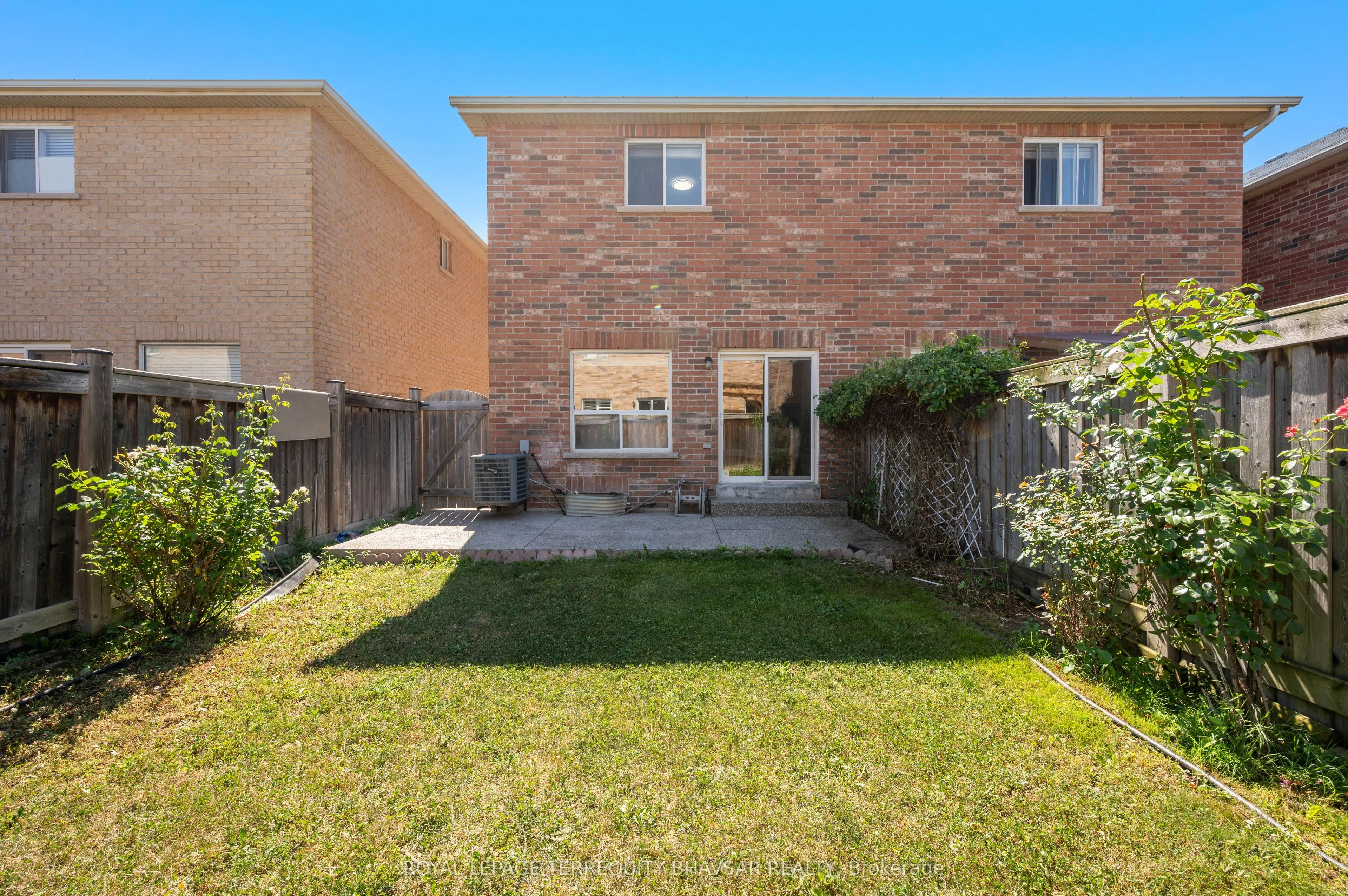 315 Comiskey Crescent