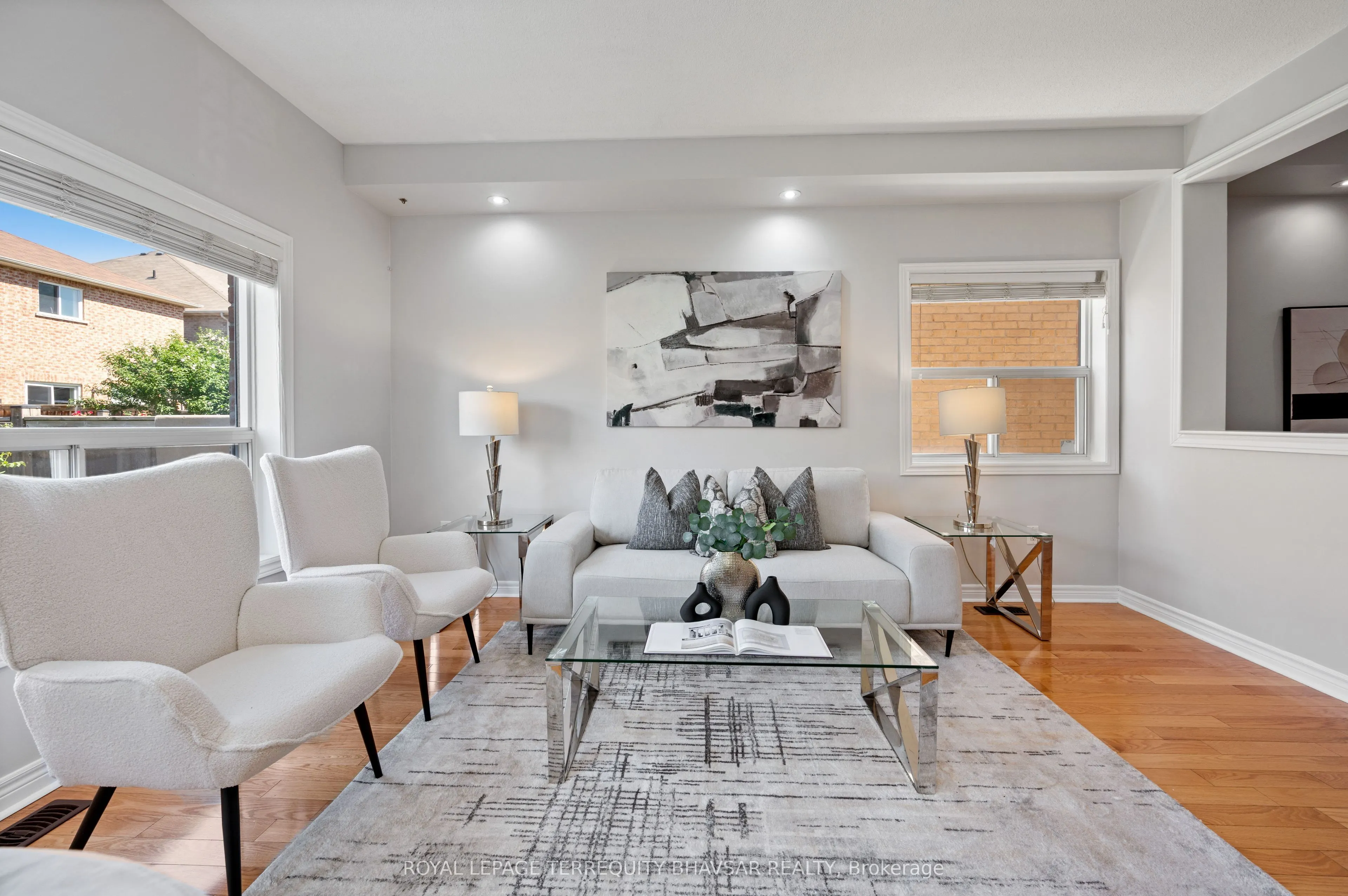 315 Comiskey Crescent