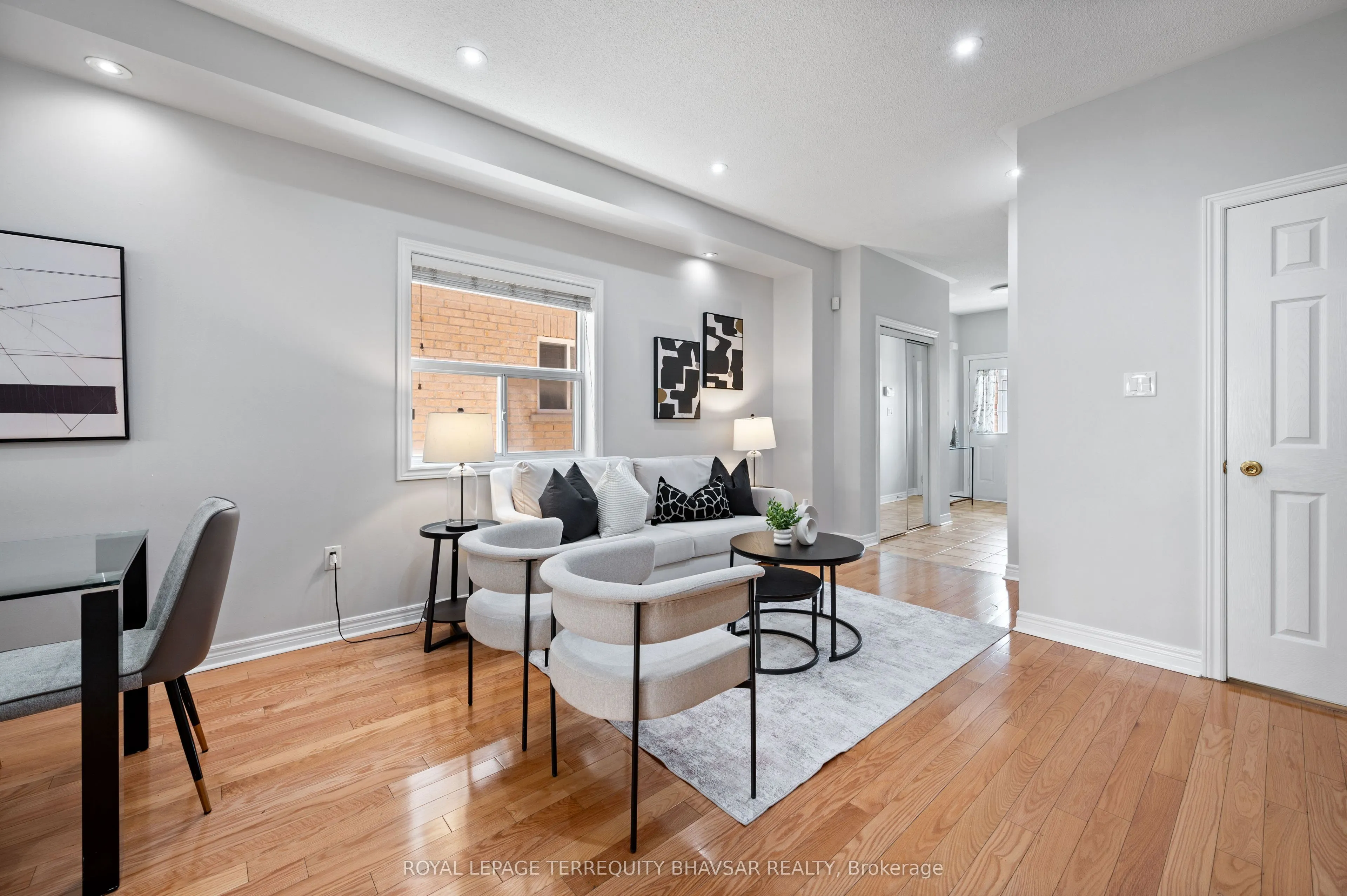 315 Comiskey Crescent