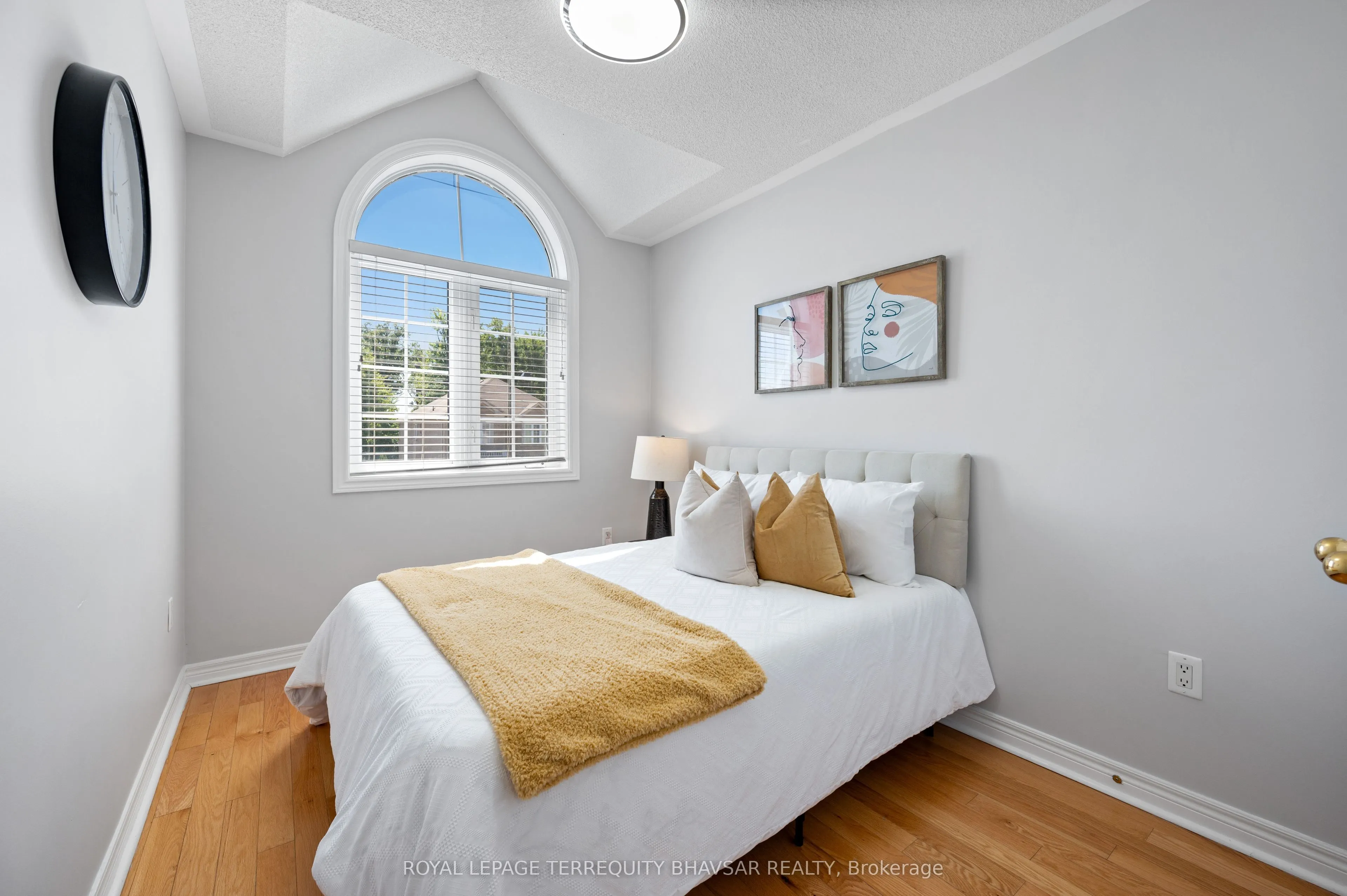 315 Comiskey Crescent