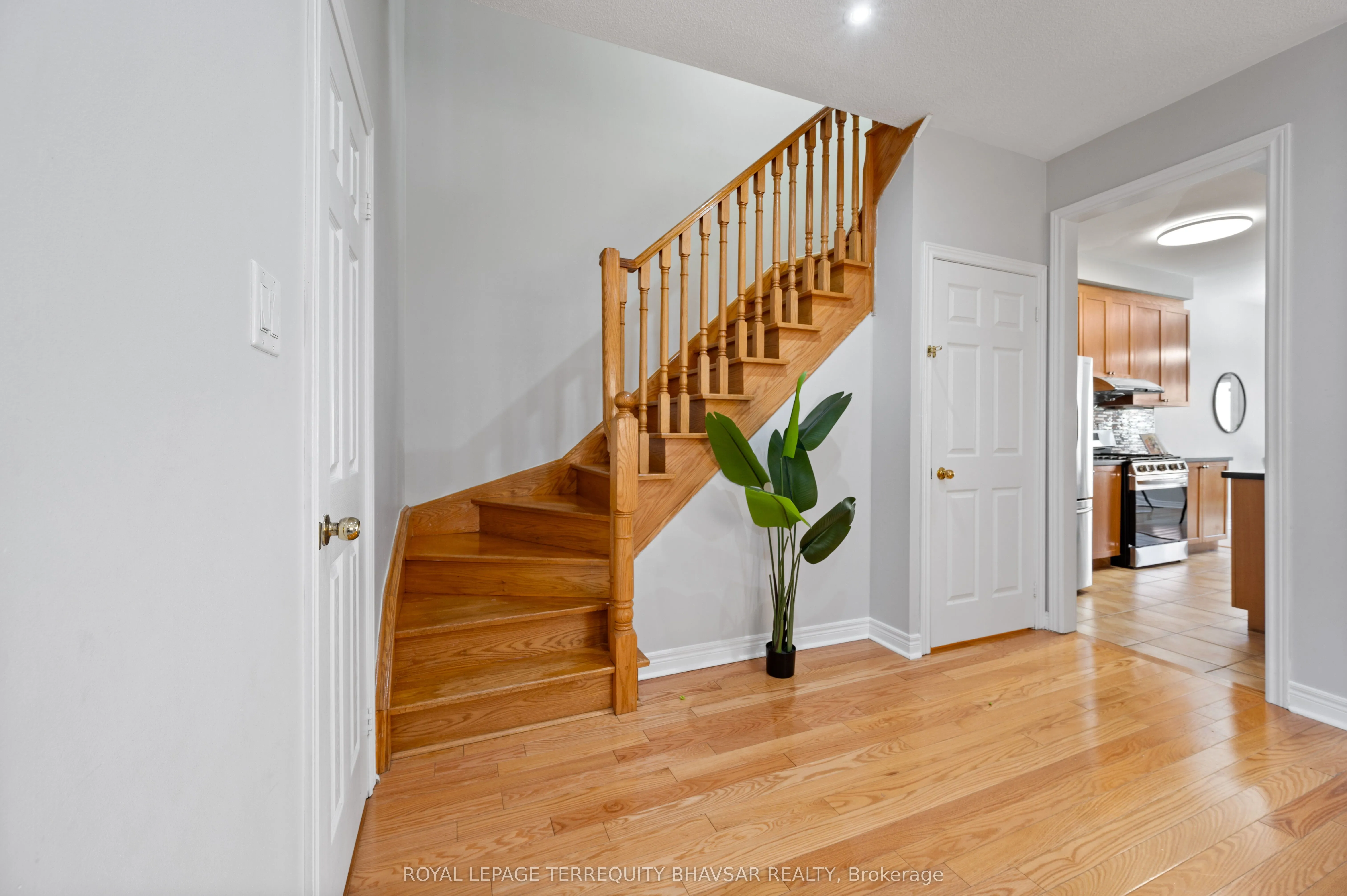 315 Comiskey Crescent
