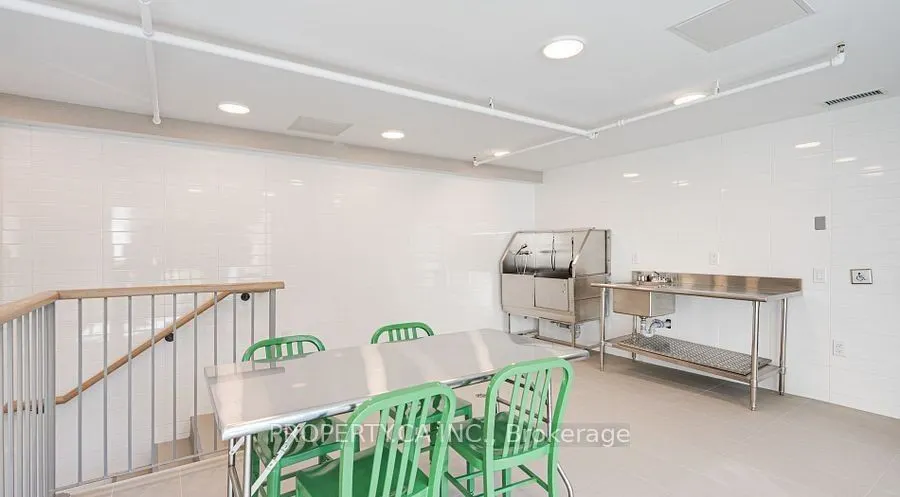 165 Canon Jackson Drive W, #514