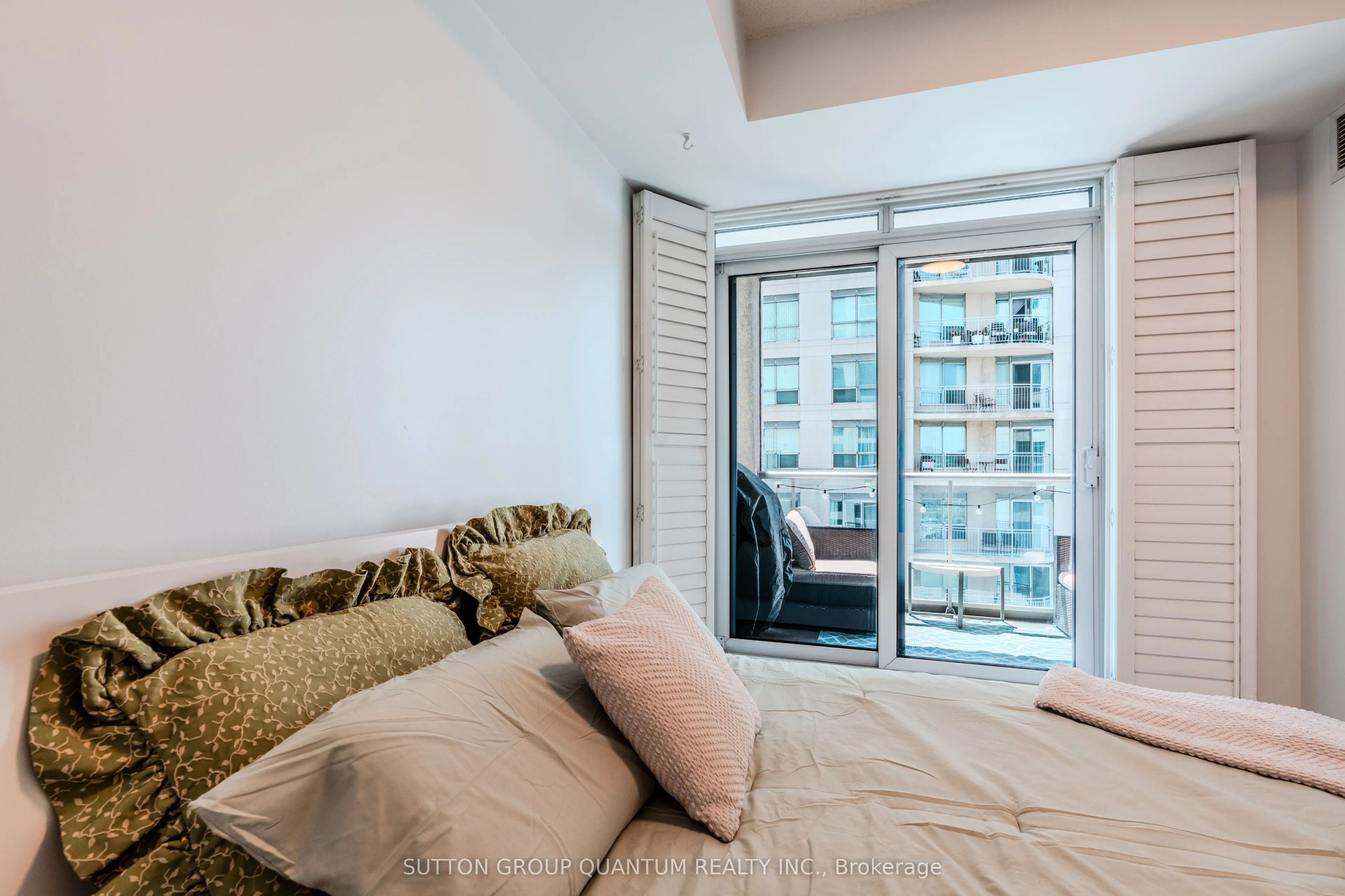 2087 Lake Shore Boulevard W, #706