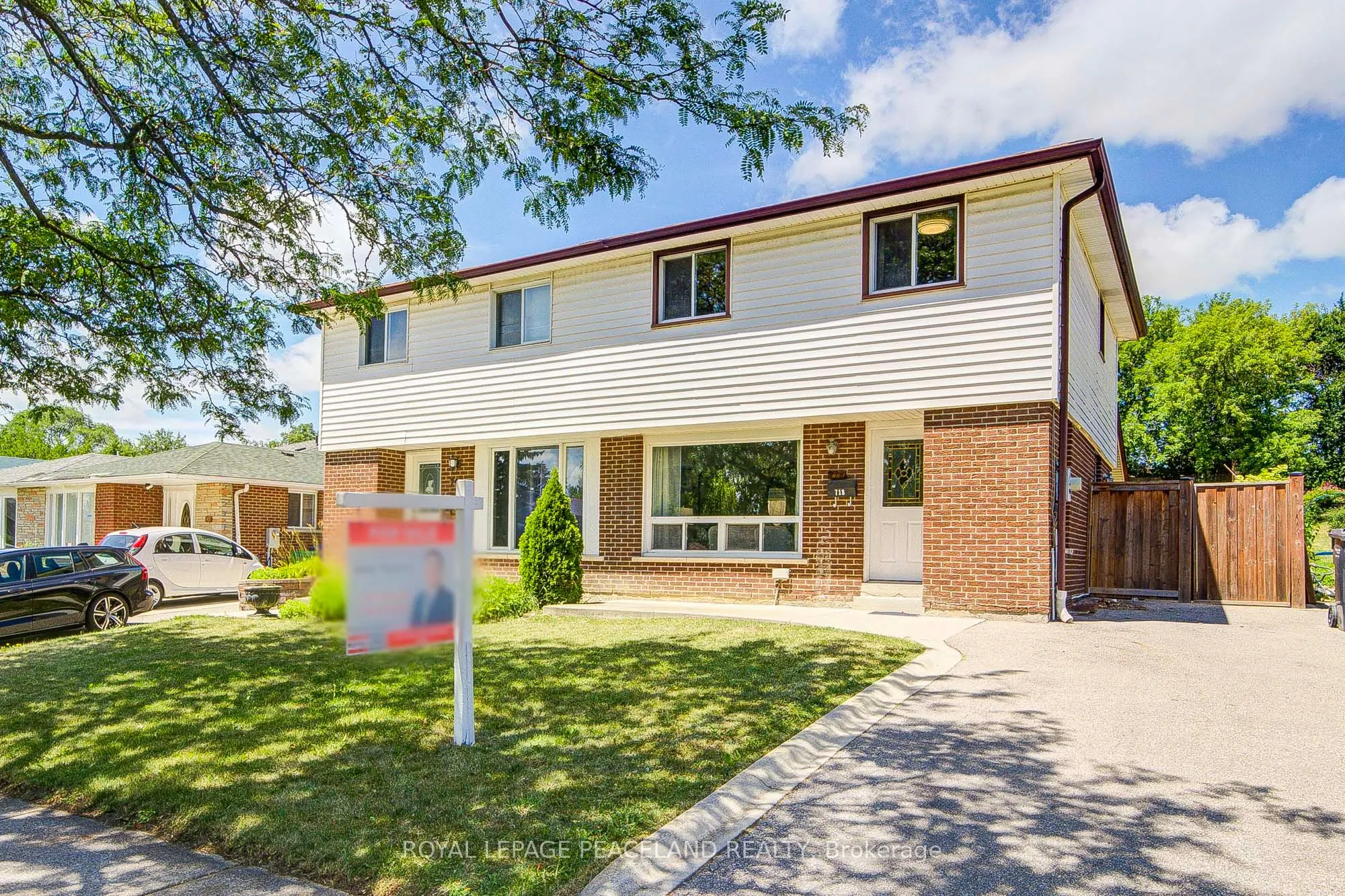 718 Eaglemount Crescent