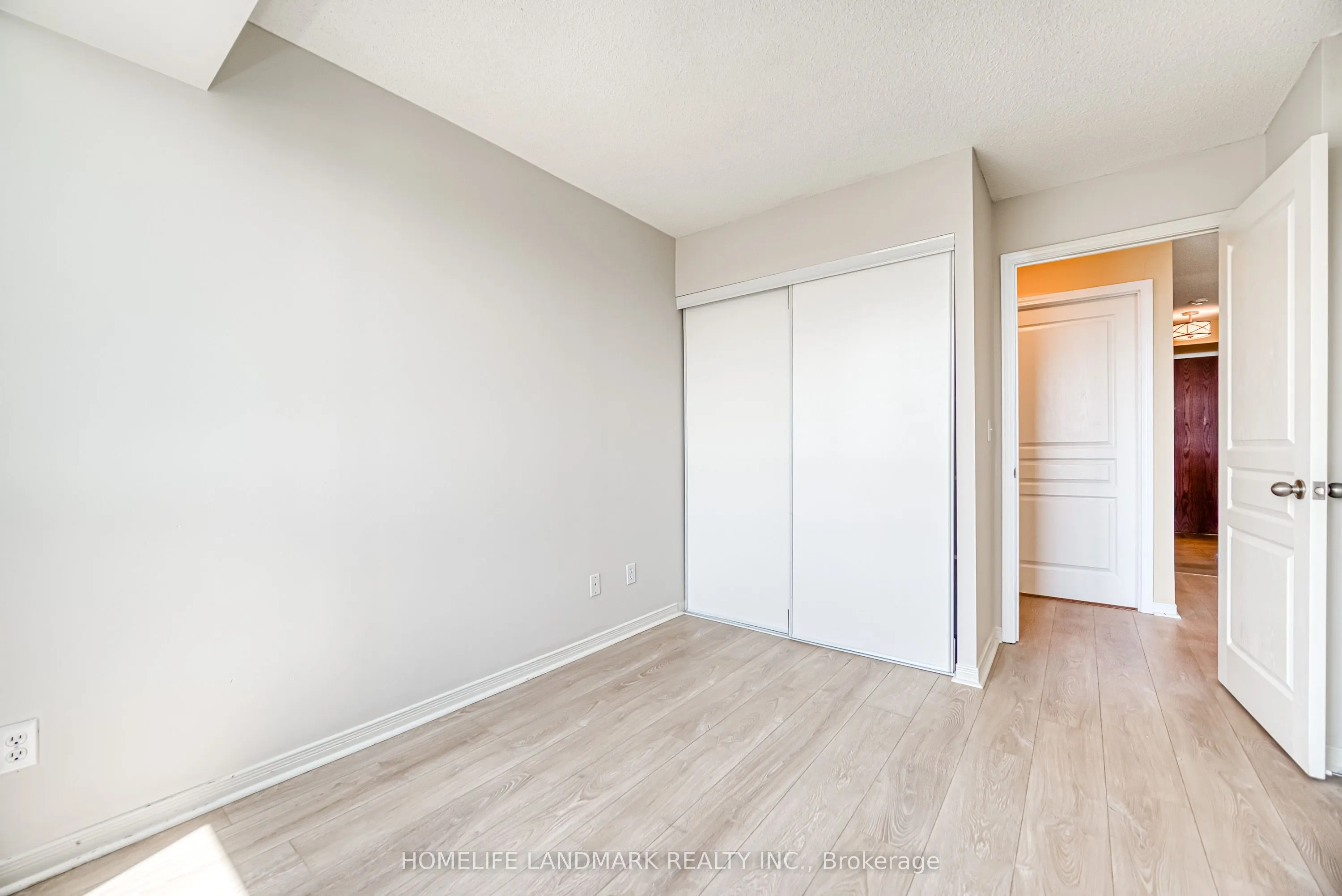 2545 Erin Centre Boulevard, #908