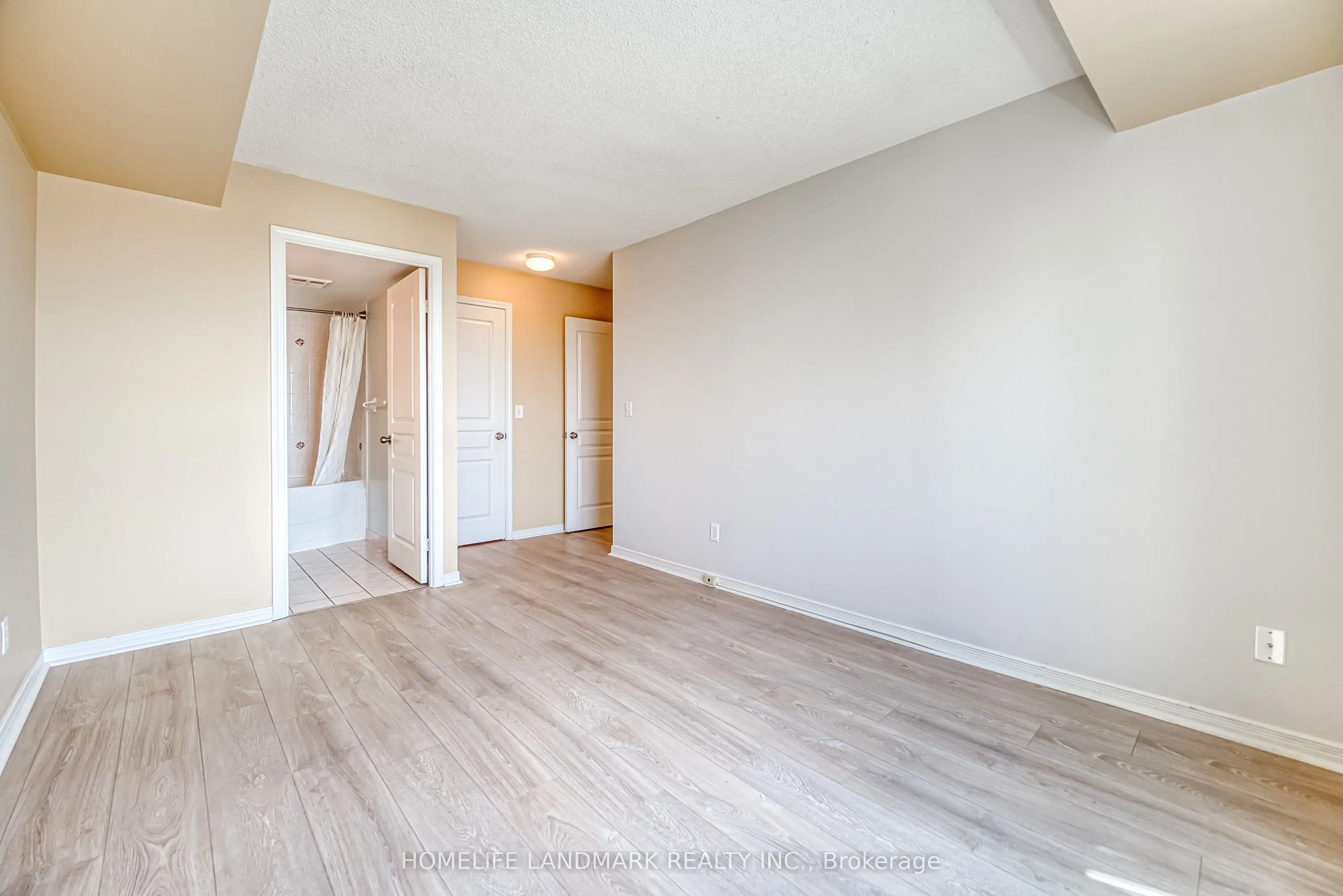 2545 Erin Centre Boulevard, #908