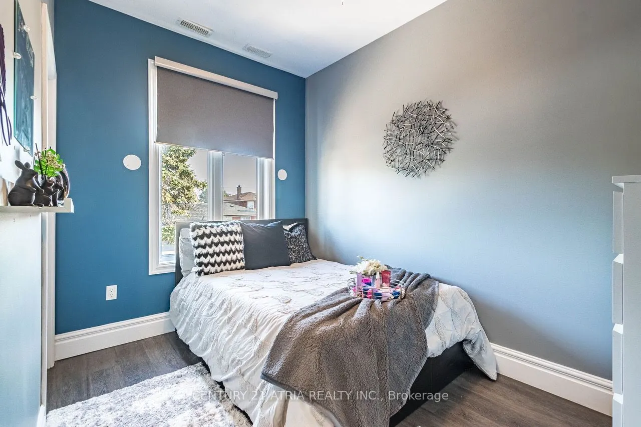 17 Montcalm Avenue