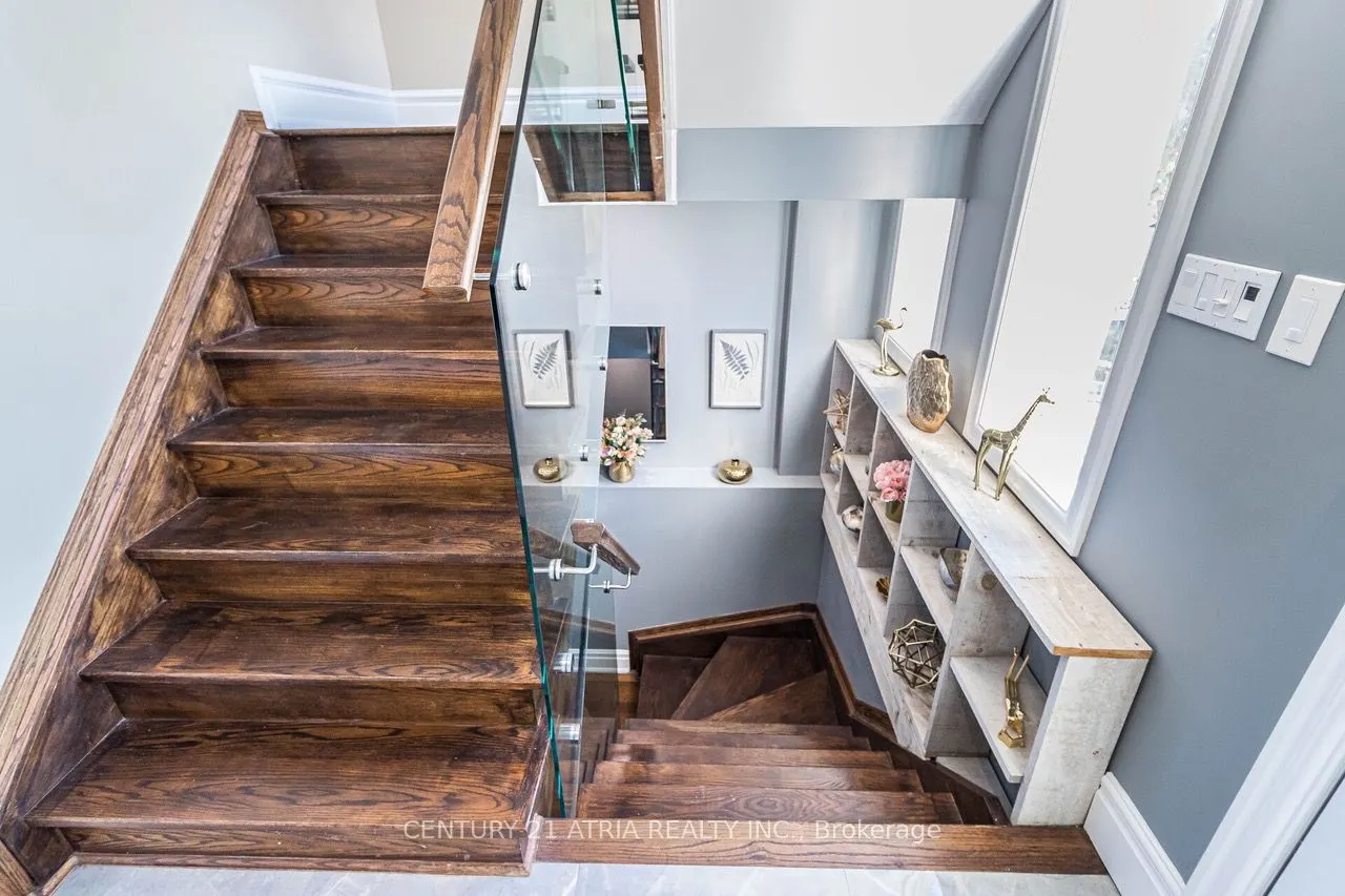 17 Montcalm Avenue