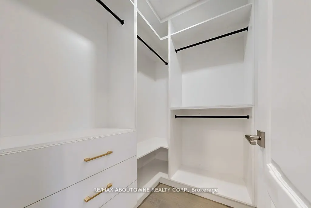 116 Parkwood Court