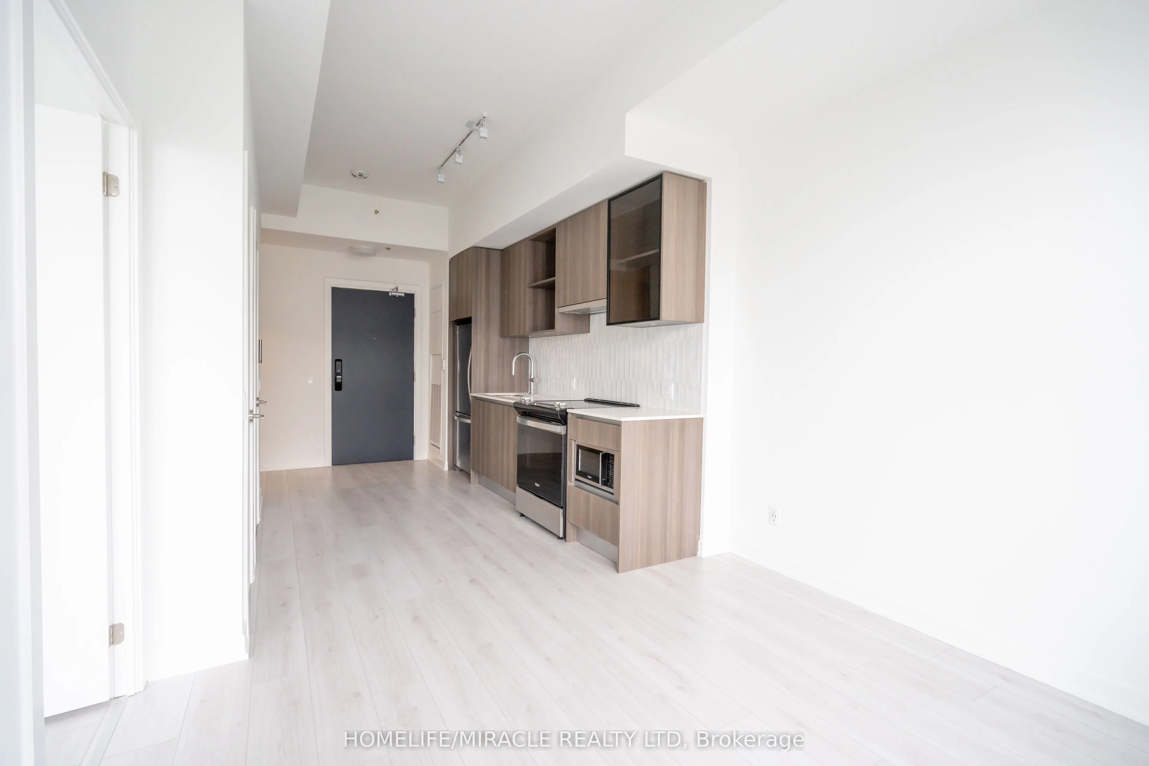 405 Dundas Street W, #LPH12