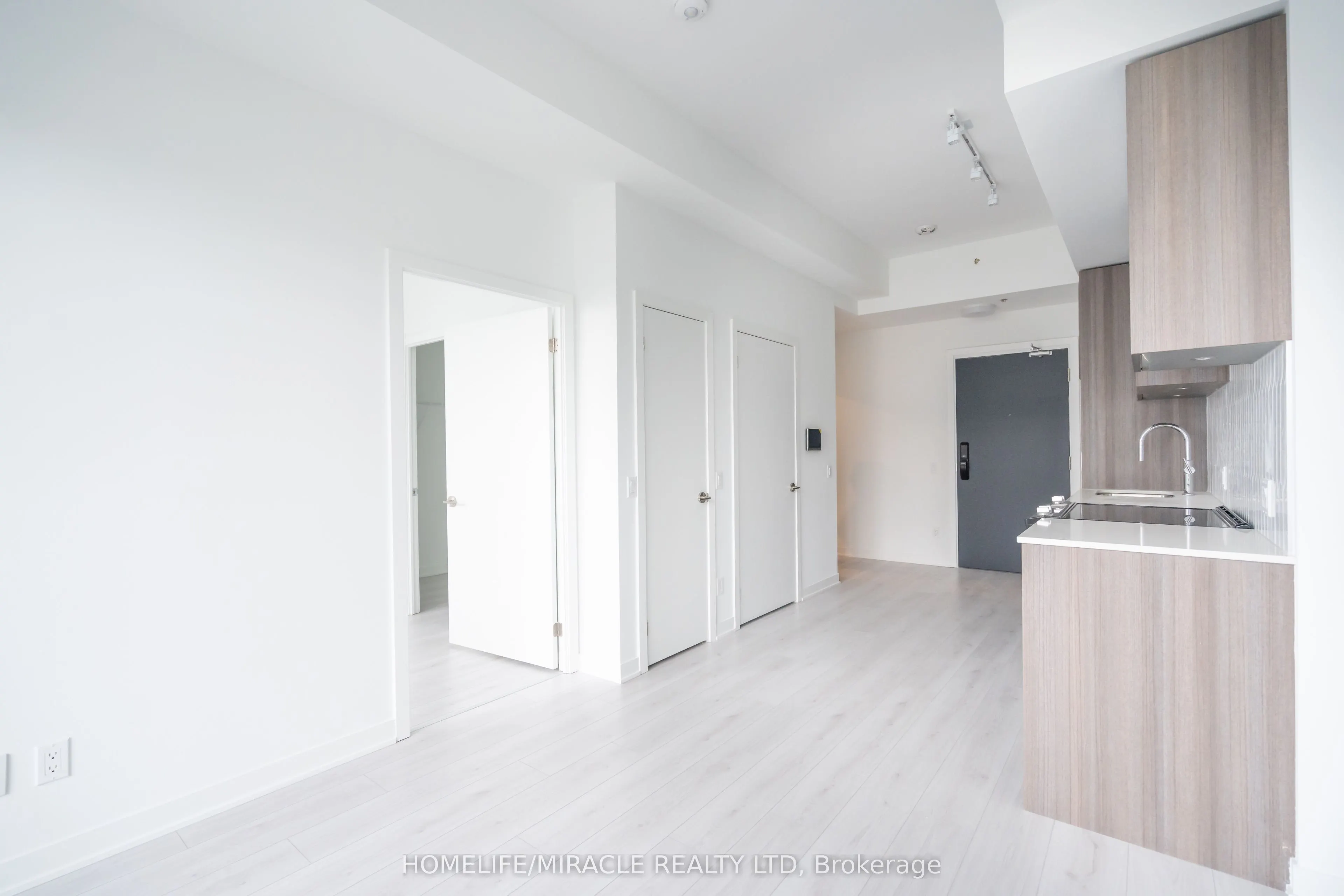 405 Dundas Street W, #LPH12