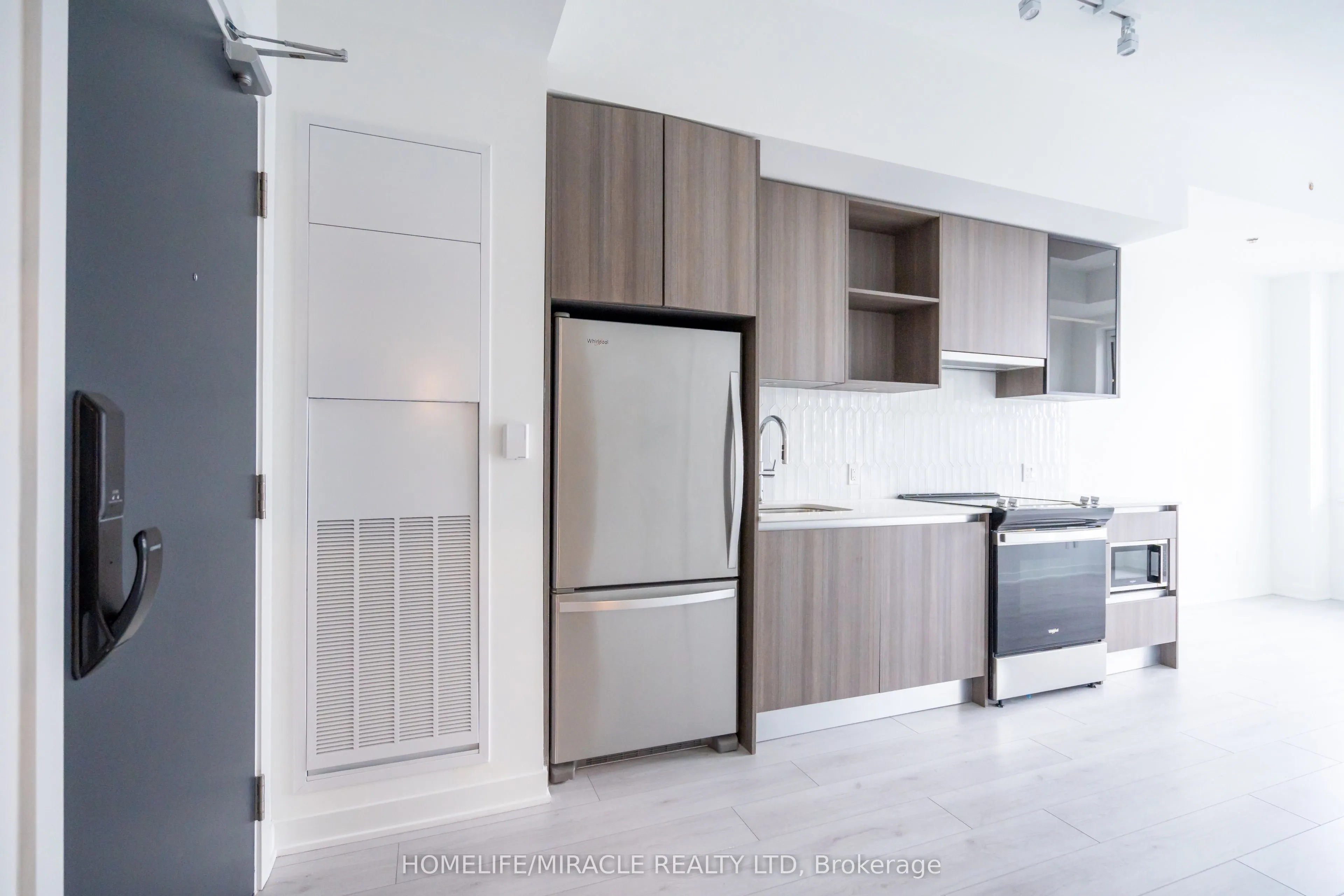 405 Dundas Street W, #LPH12