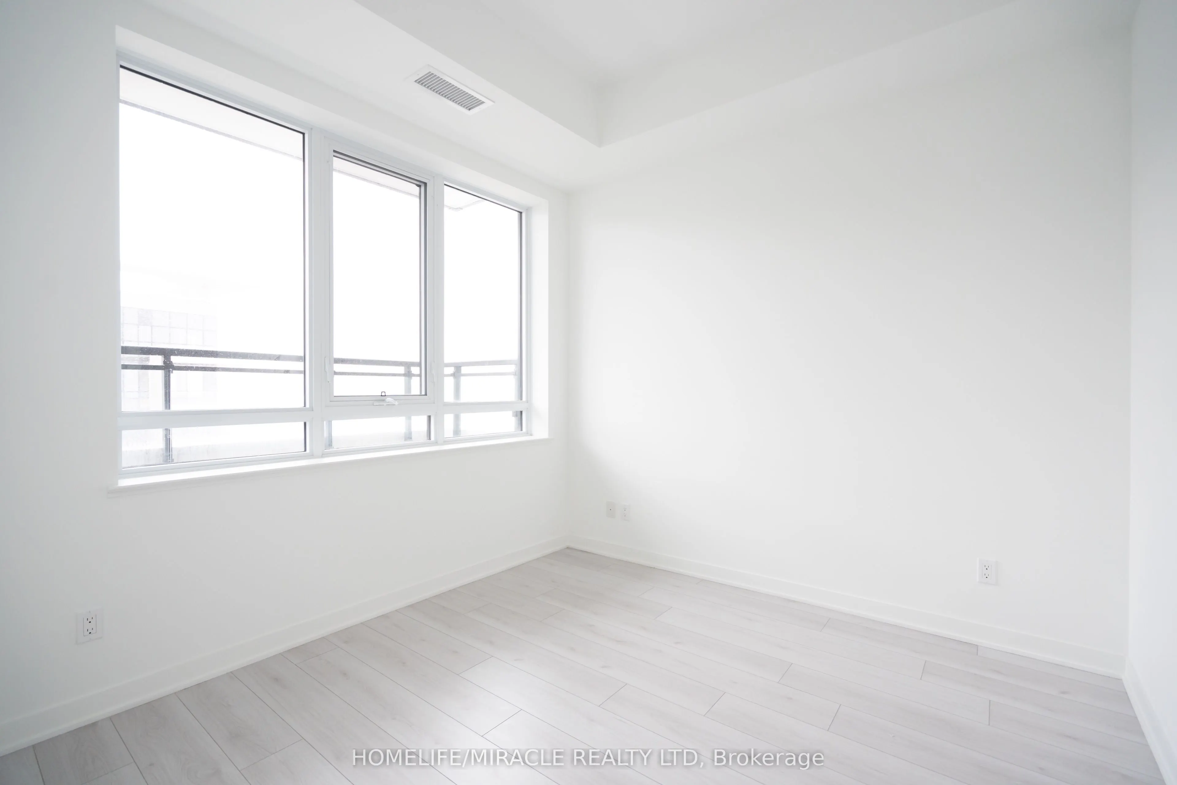 405 Dundas Street W, #LPH12