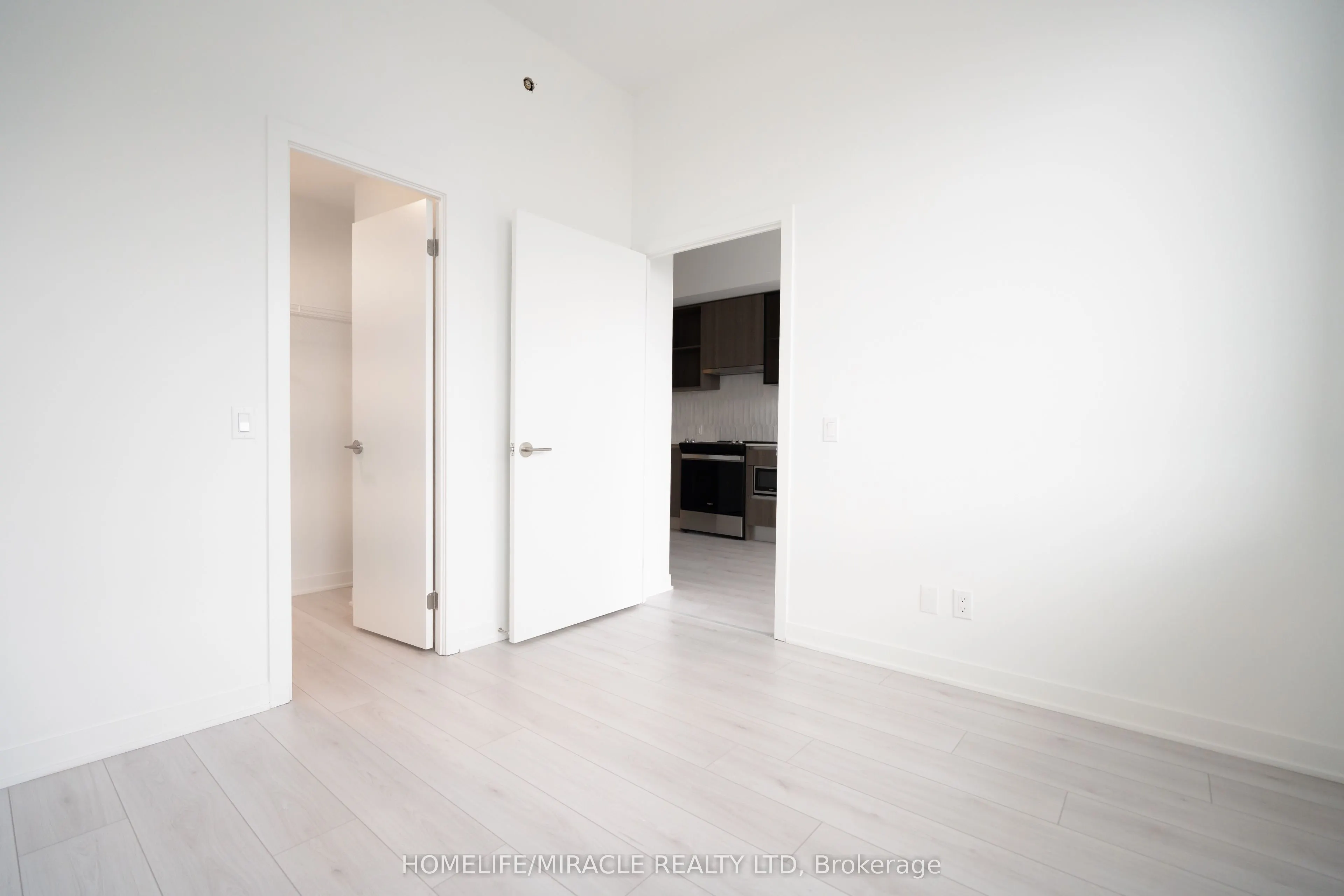 405 Dundas Street W, #LPH12