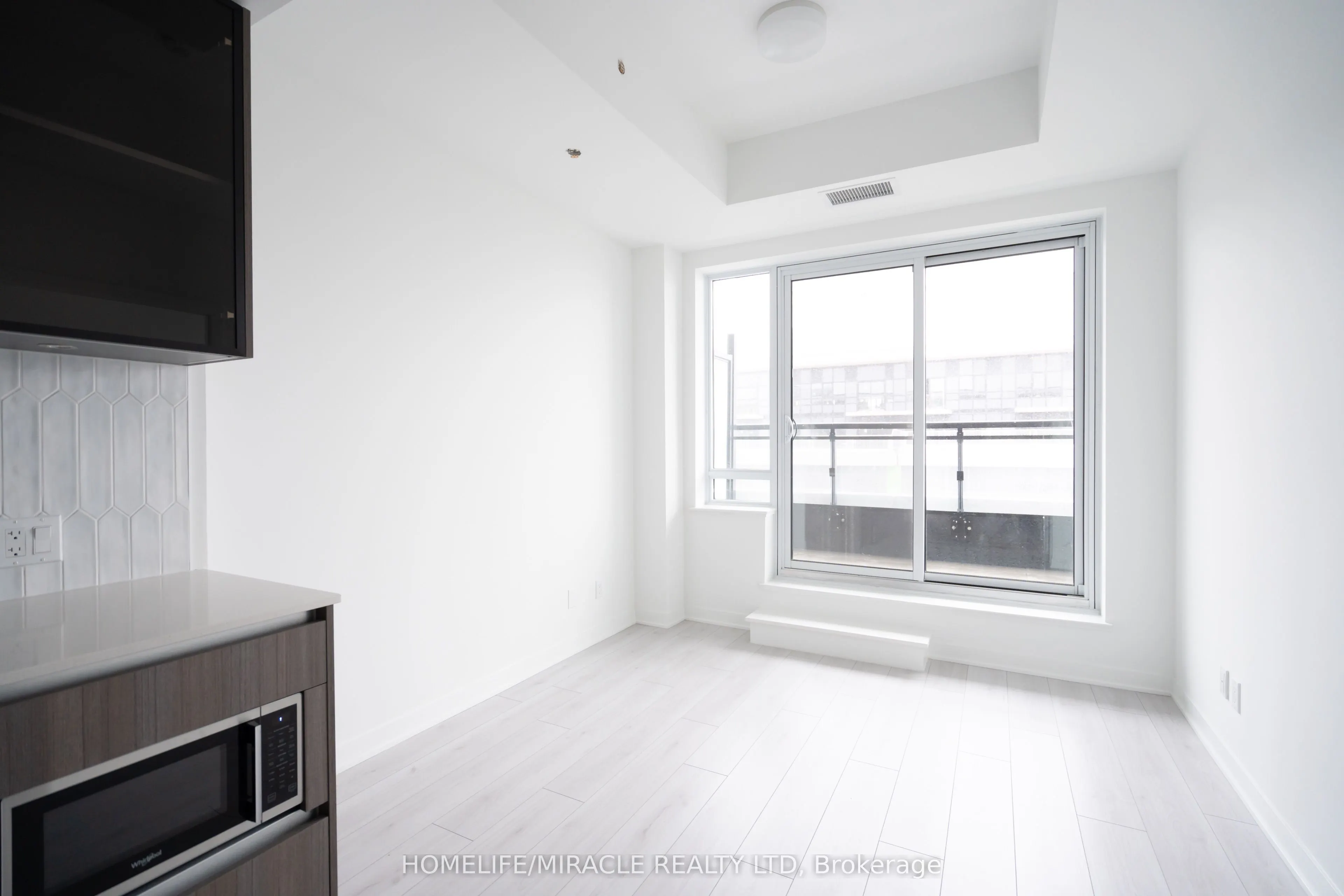 405 Dundas Street W, #LPH12